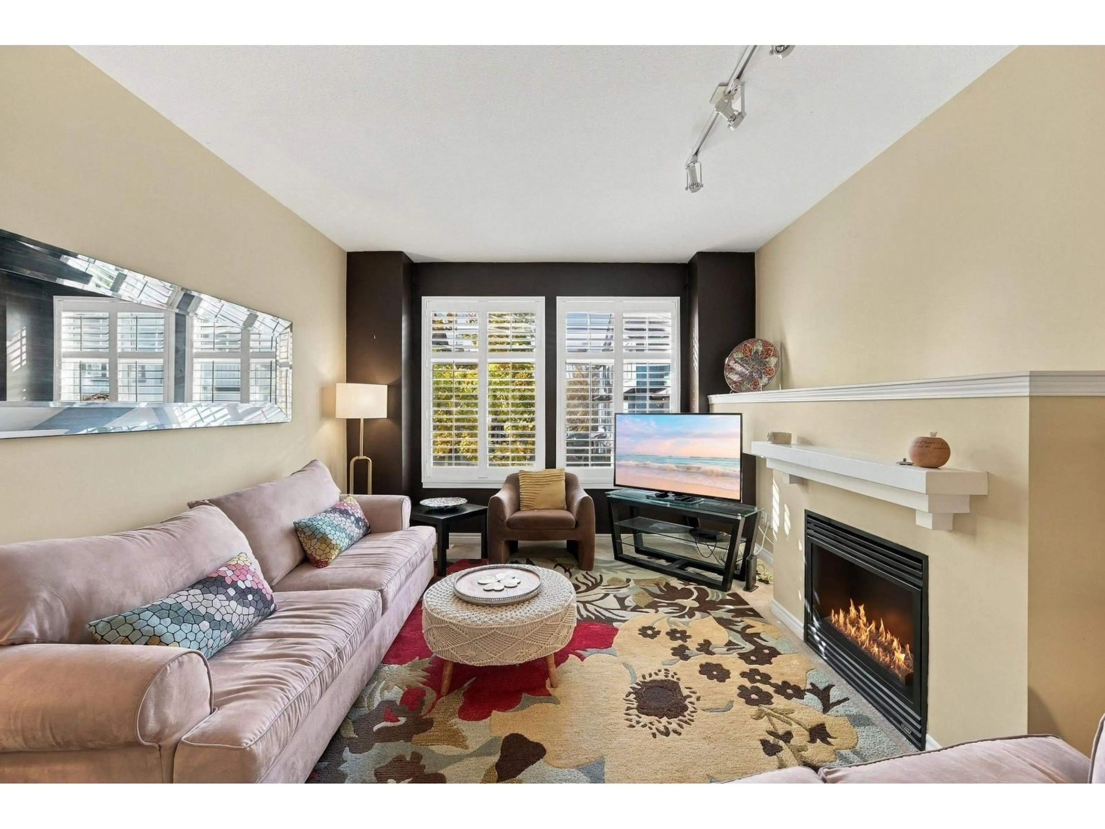 Living room with furniture, unknown for 49 - 18828 69 AVENUE, Surrey British Columbia V4N5L3