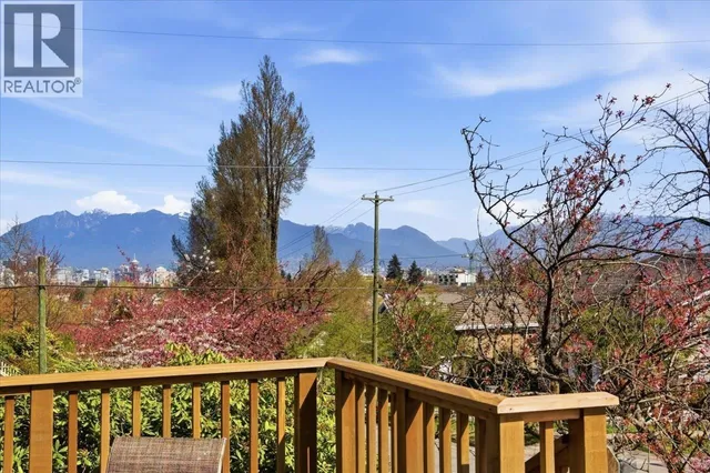 706 24TH AVENUE, Vancouver 3