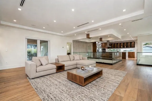 13821 MALABAR AVENUE, White Rock 5