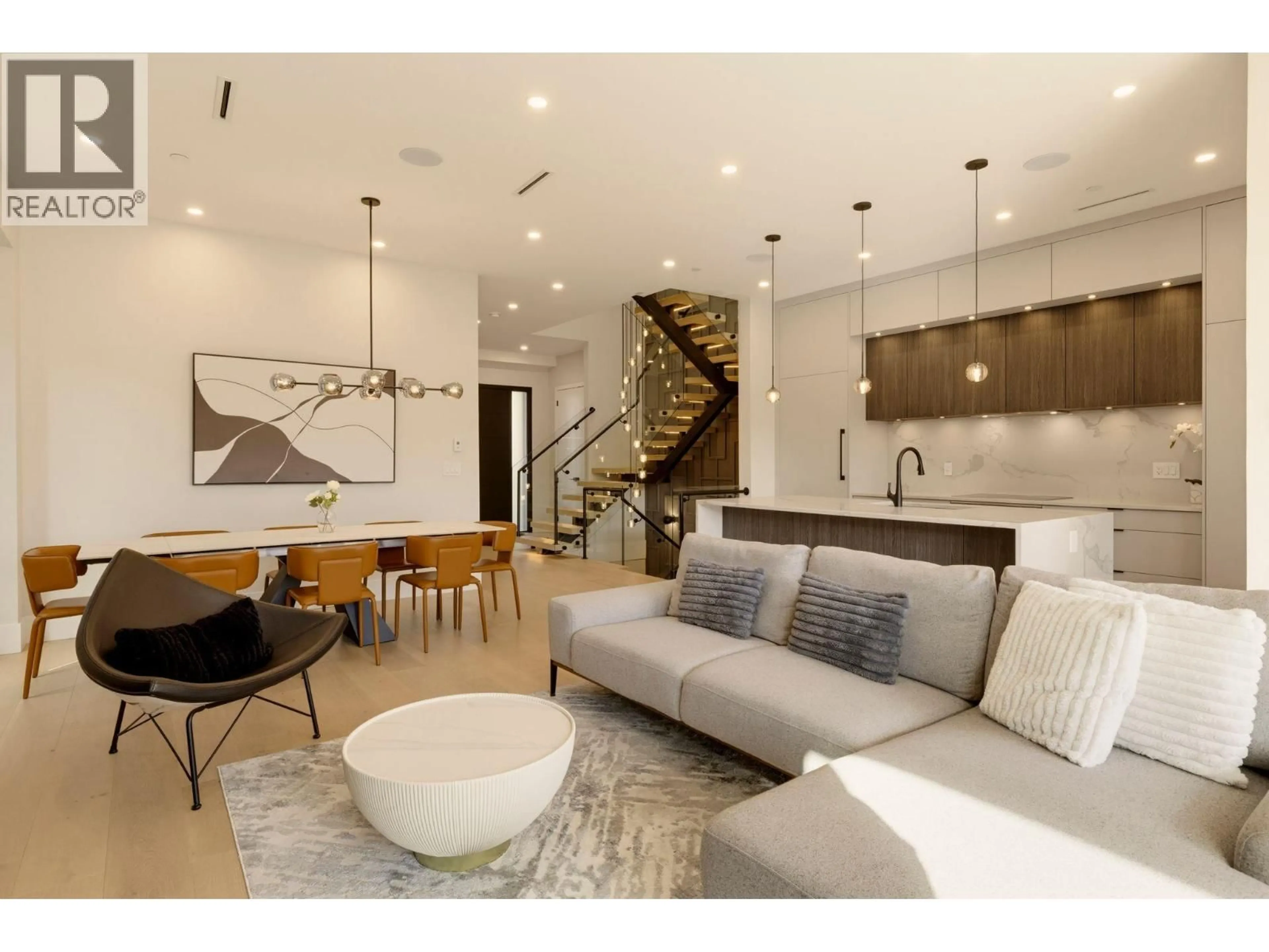 Unknown for 2118 21ST AVENUE, Vancouver British Columbia V6L1J3