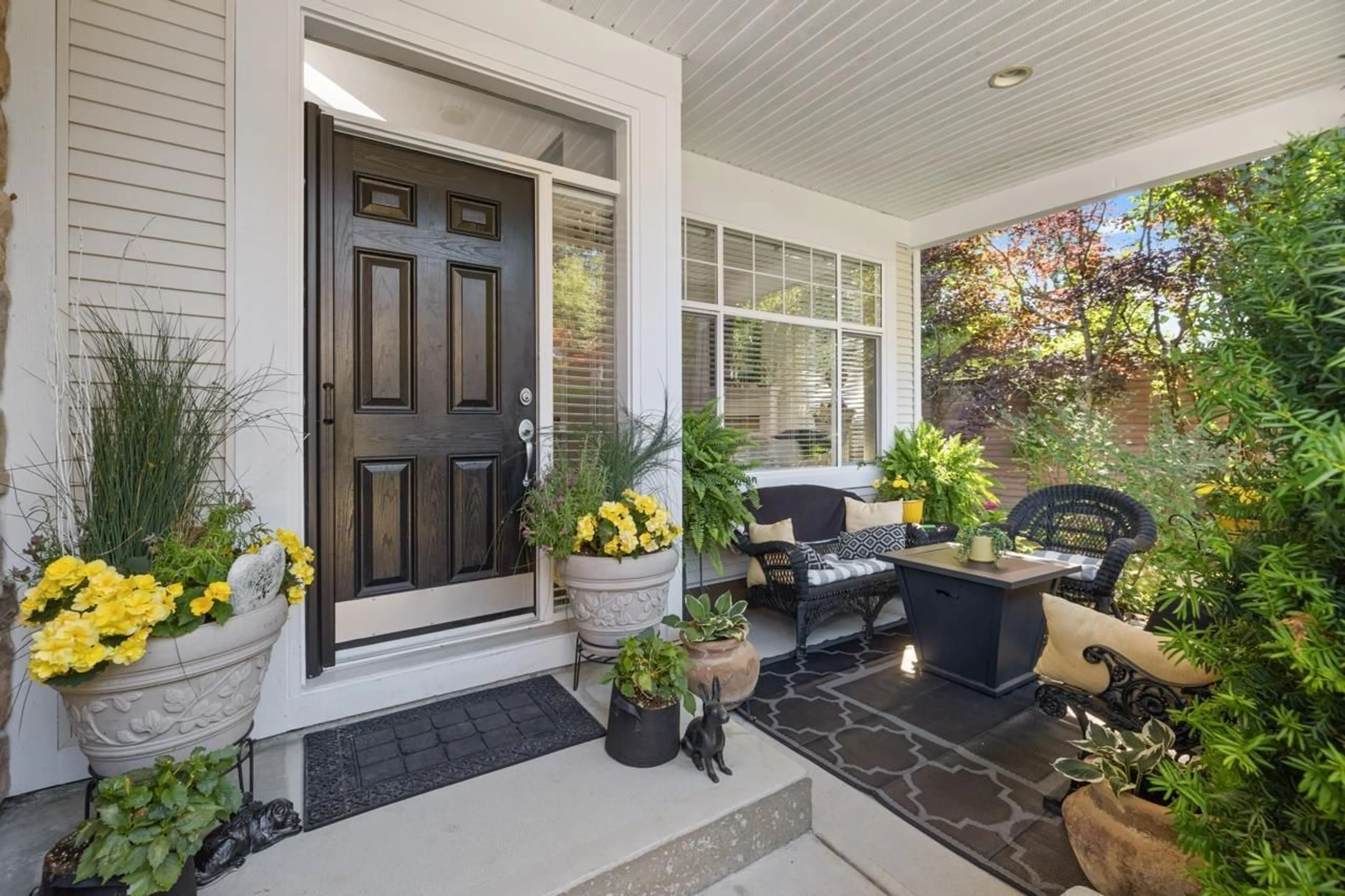 Indoor entryway for 101 - 3500 144 STREET, Surrey British Columbia V4P3J6