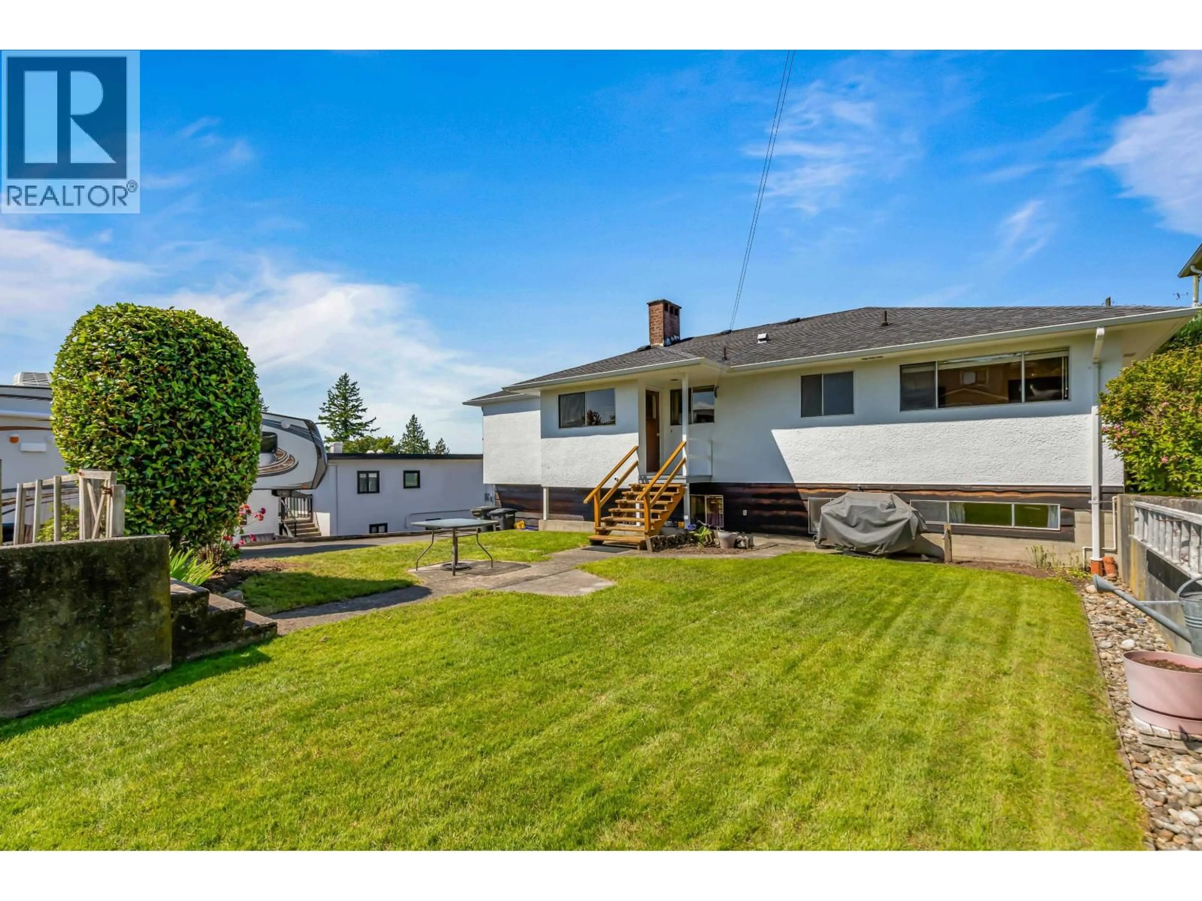 A pic from outside/outdoor area/front of a property/back of a property/a pic from drone, unknown for 7988 SUSSEX AVENUE, Burnaby British Columbia V5J3W3