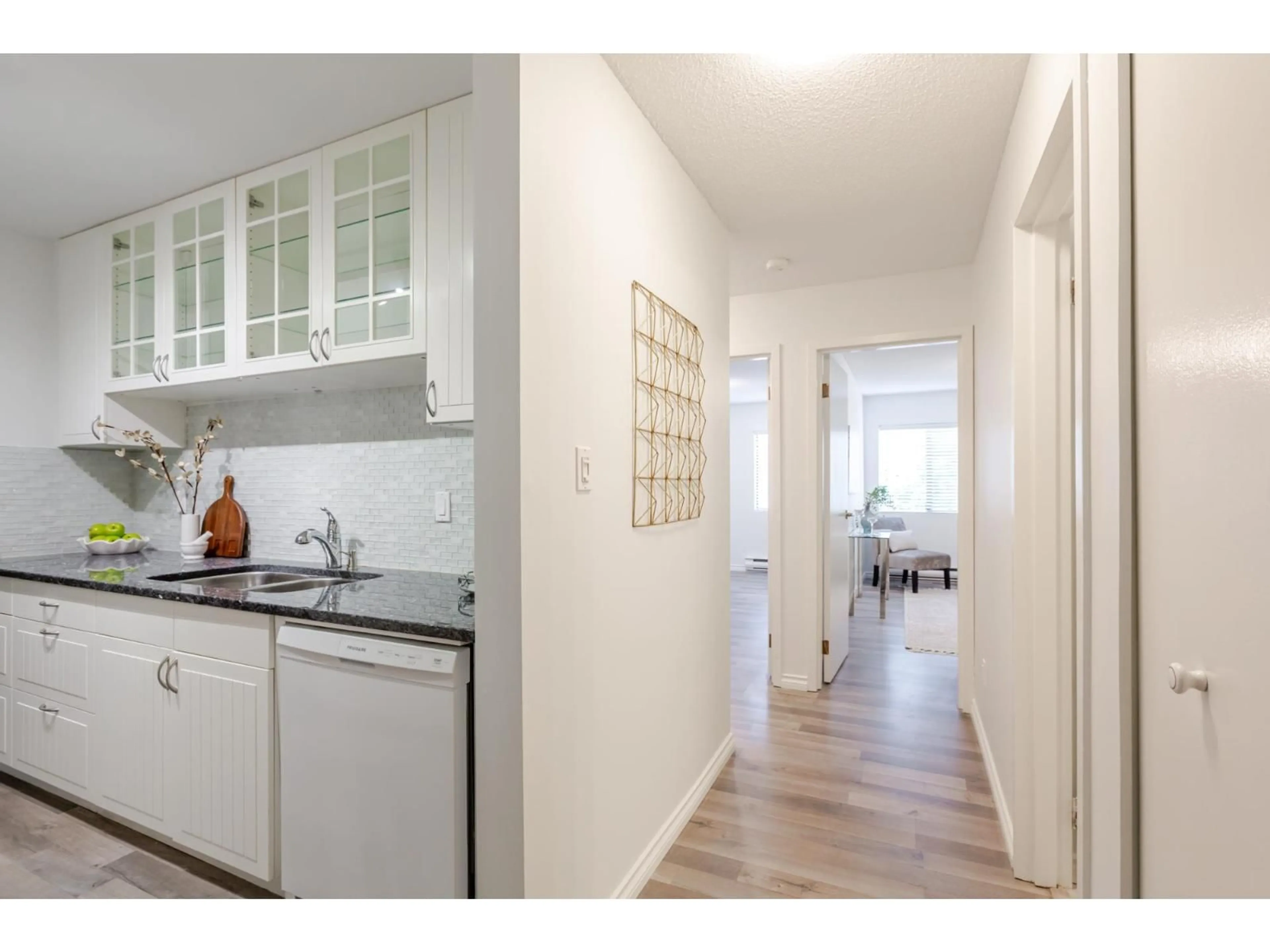 Standard kitchen, unknown for 203 - 12890 17 AVENUE, Surrey British Columbia V4A1T5