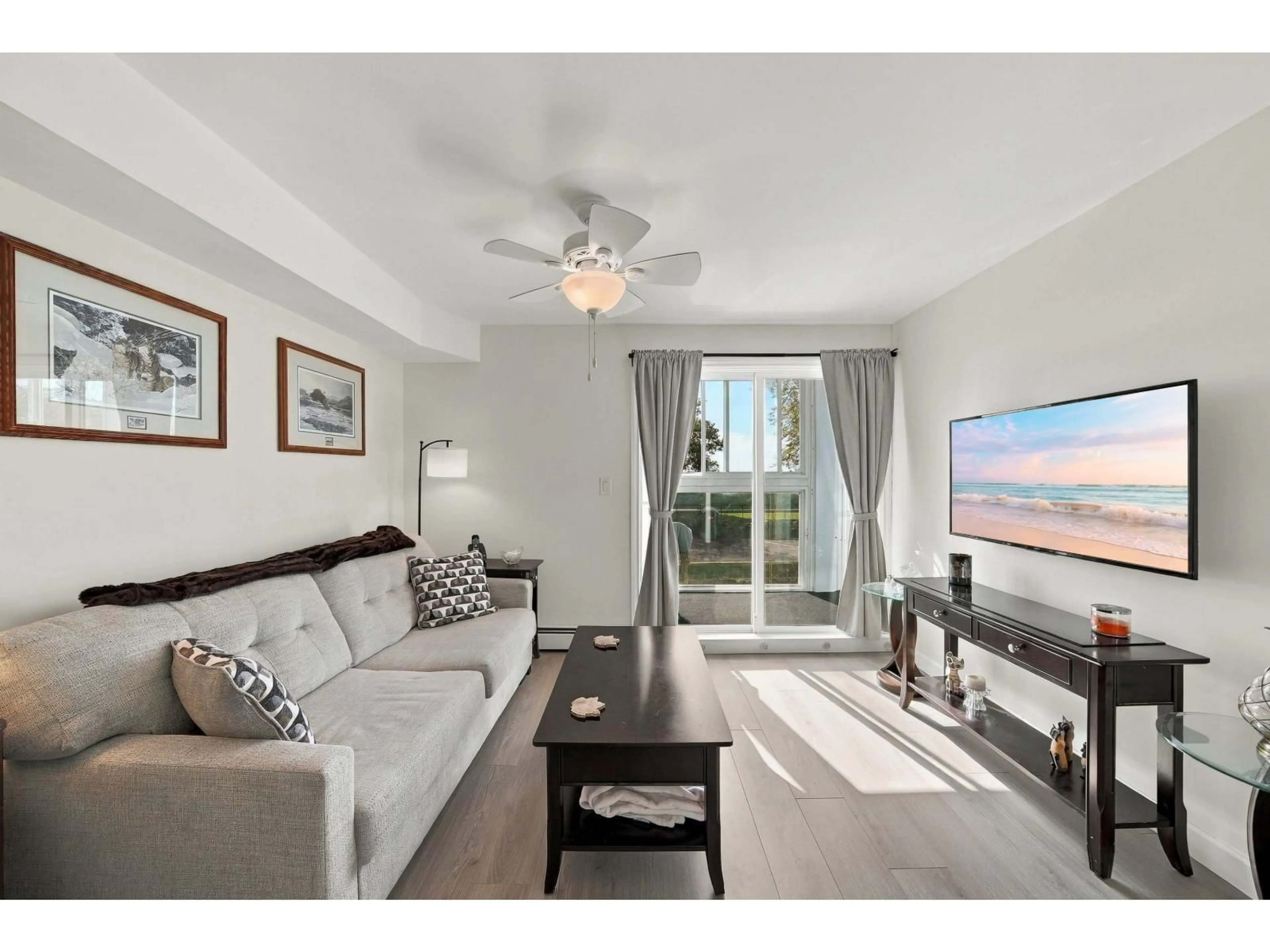 Living room with furniture, unknown for 106 - 14881 MARINE DRIVE, White Rock British Columbia V4B1C2