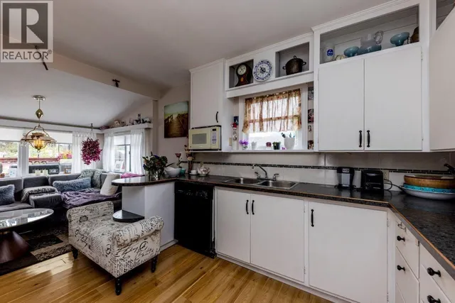 2057 MAHON AVENUE, North Vancouver 2