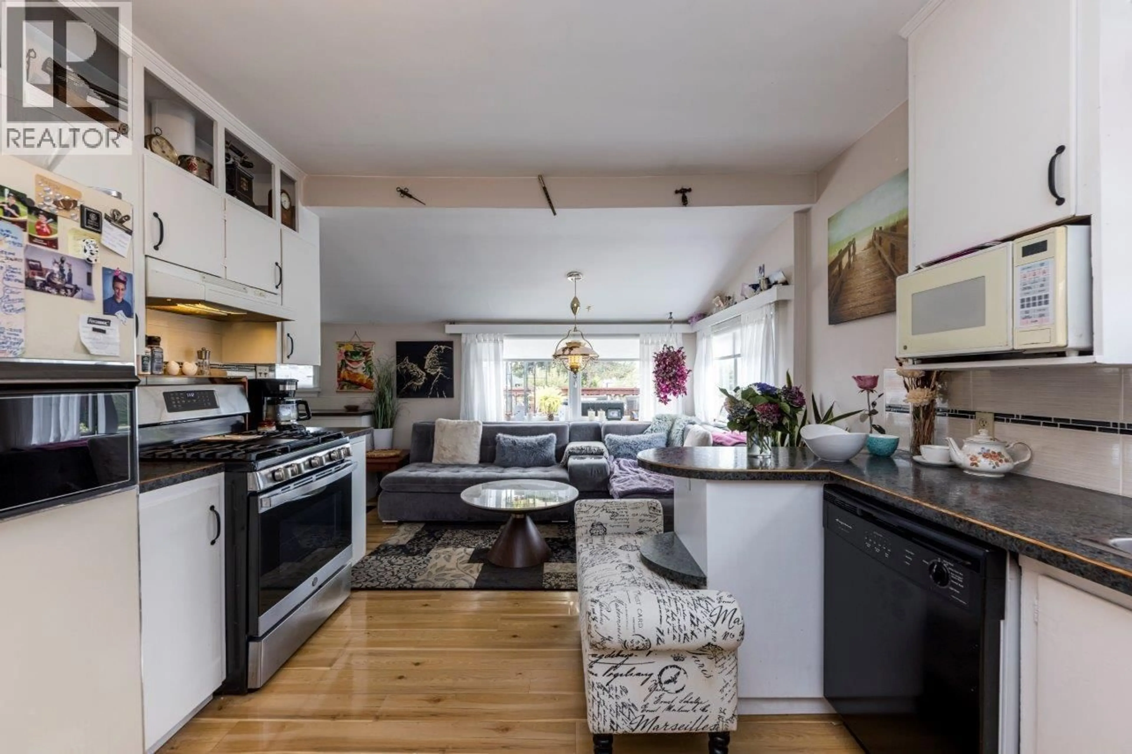 Open concept kitchen, unknown for 2057 MAHON AVENUE, North Vancouver British Columbia V7M2T6