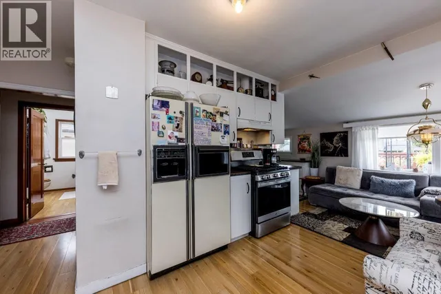 2057 MAHON AVENUE, North Vancouver 4