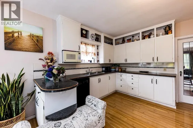 2057 MAHON AVENUE, North Vancouver 5
