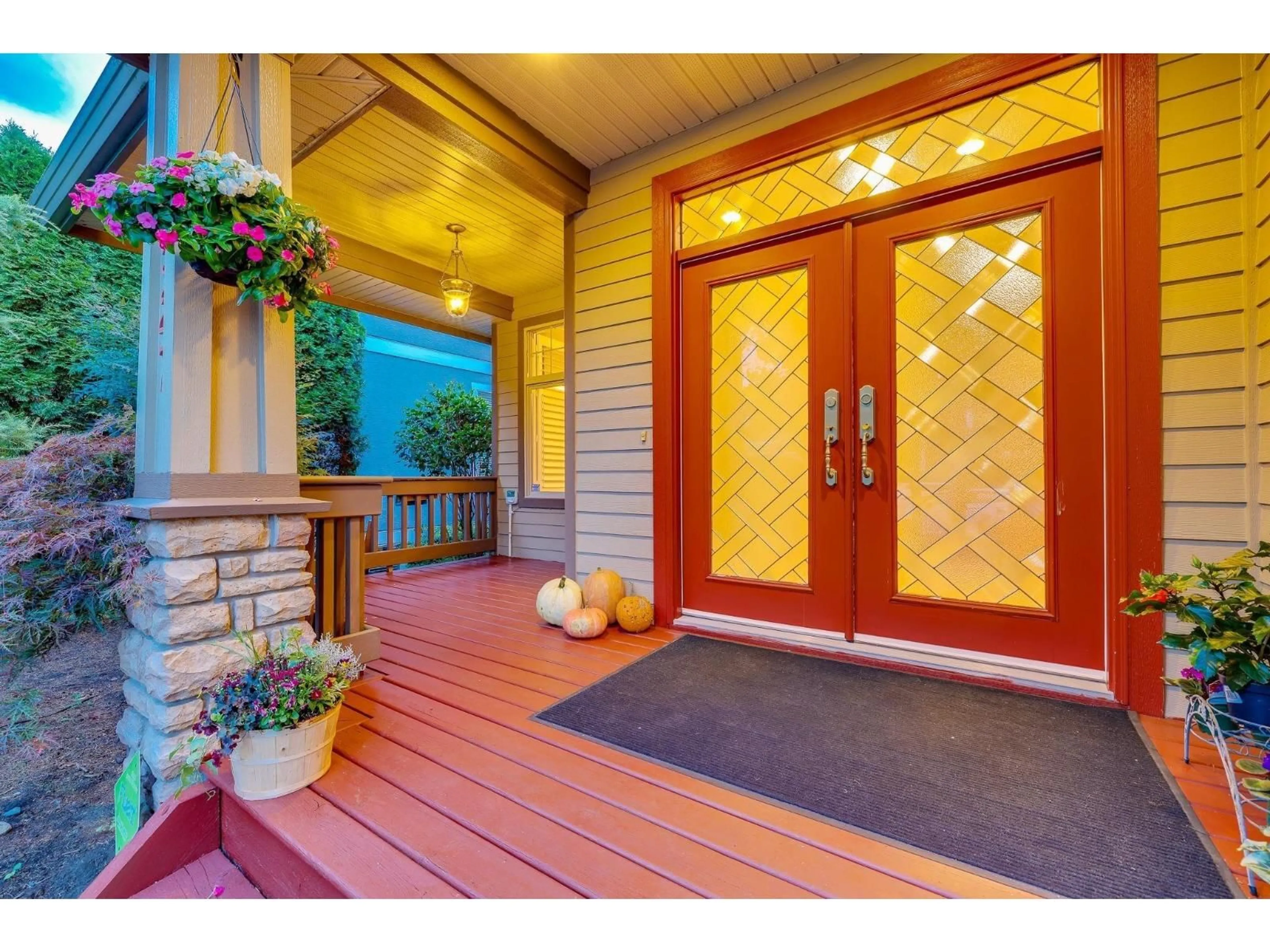 Indoor entryway for 15527 37A AVENUE, Surrey British Columbia V3Z0H6