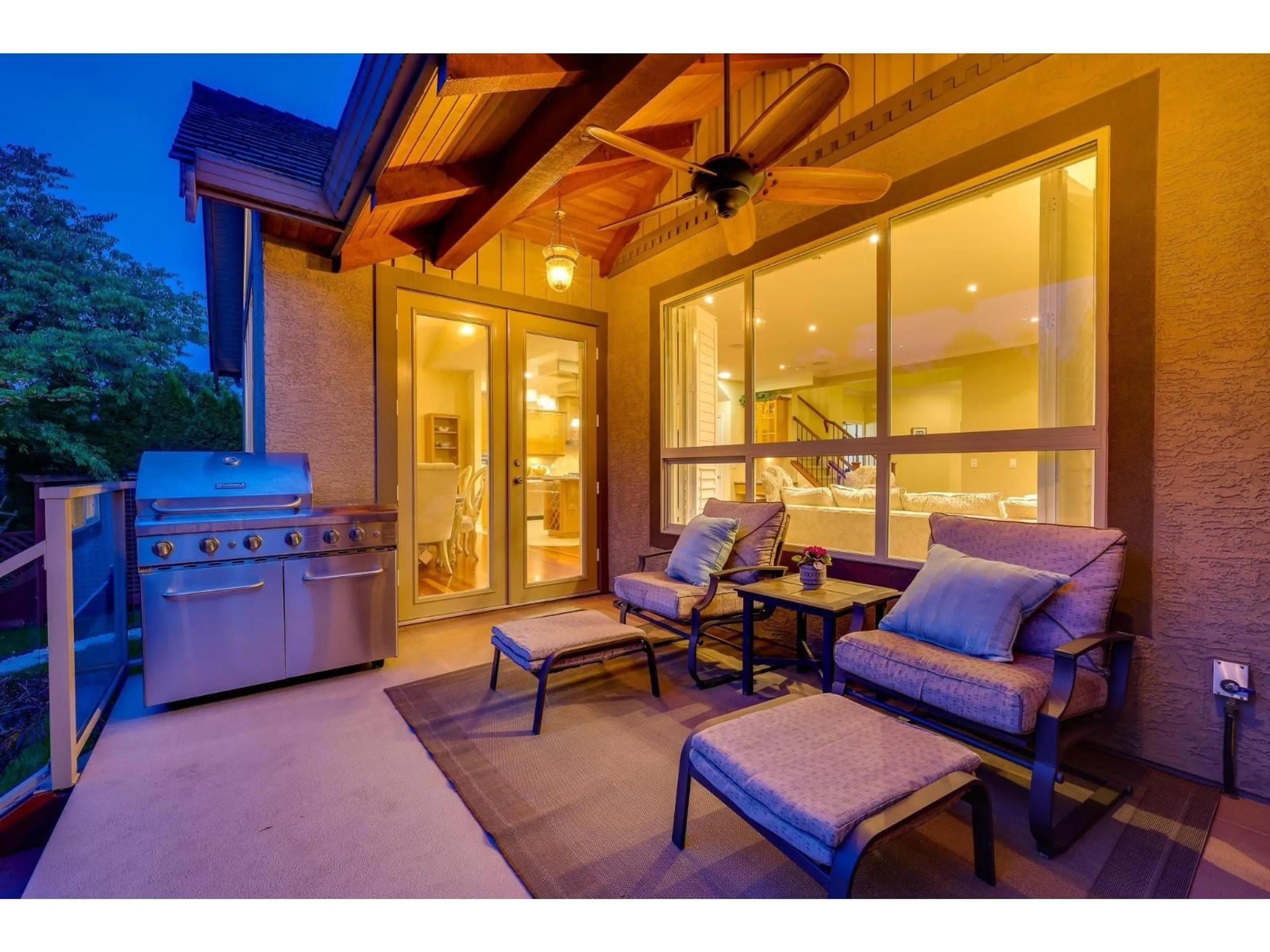 Patio, street for 15527 37A AVENUE, Surrey British Columbia V3Z0H6