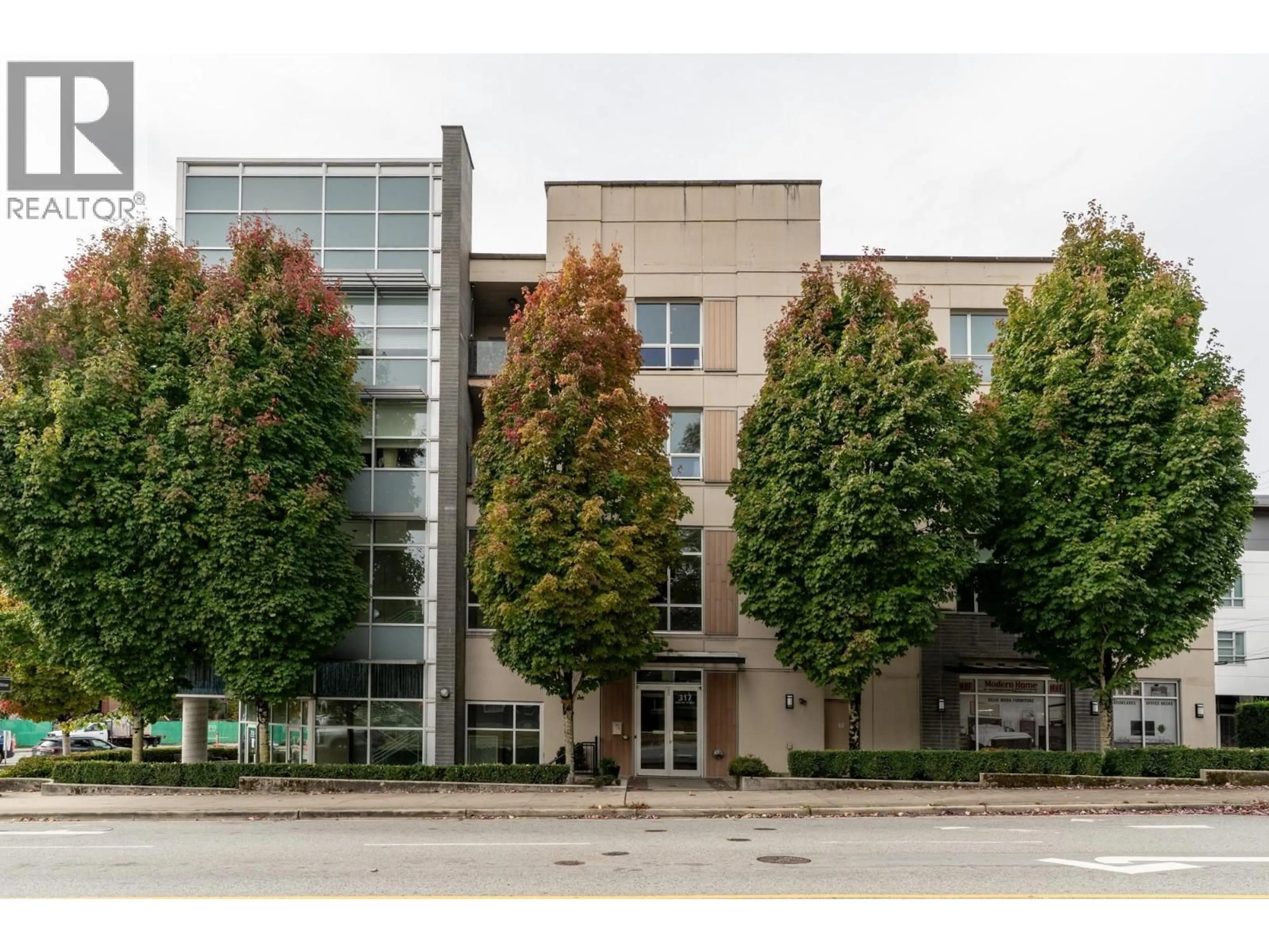 Indoor foyer for 413 - 317 BEWICKE AVENUE, North Vancouver British Columbia V7M3E9