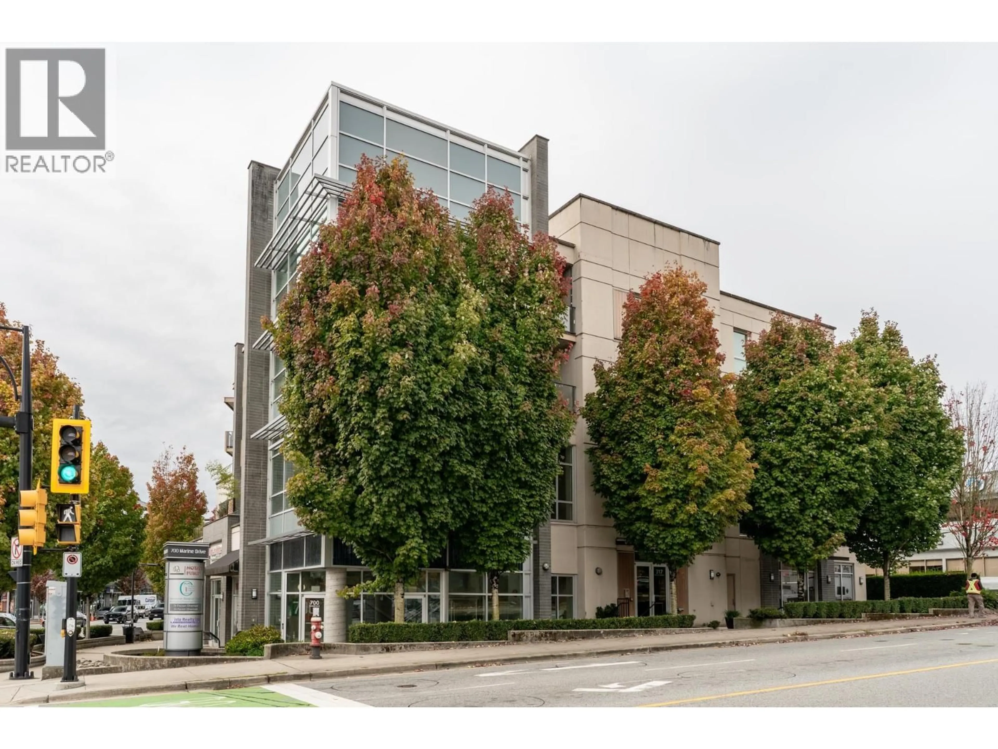 Indoor foyer for 413 - 317 BEWICKE AVENUE, North Vancouver British Columbia V7M3E9