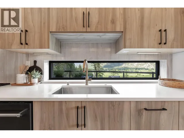 1305 EAGLE DRIVE, Pemberton 5