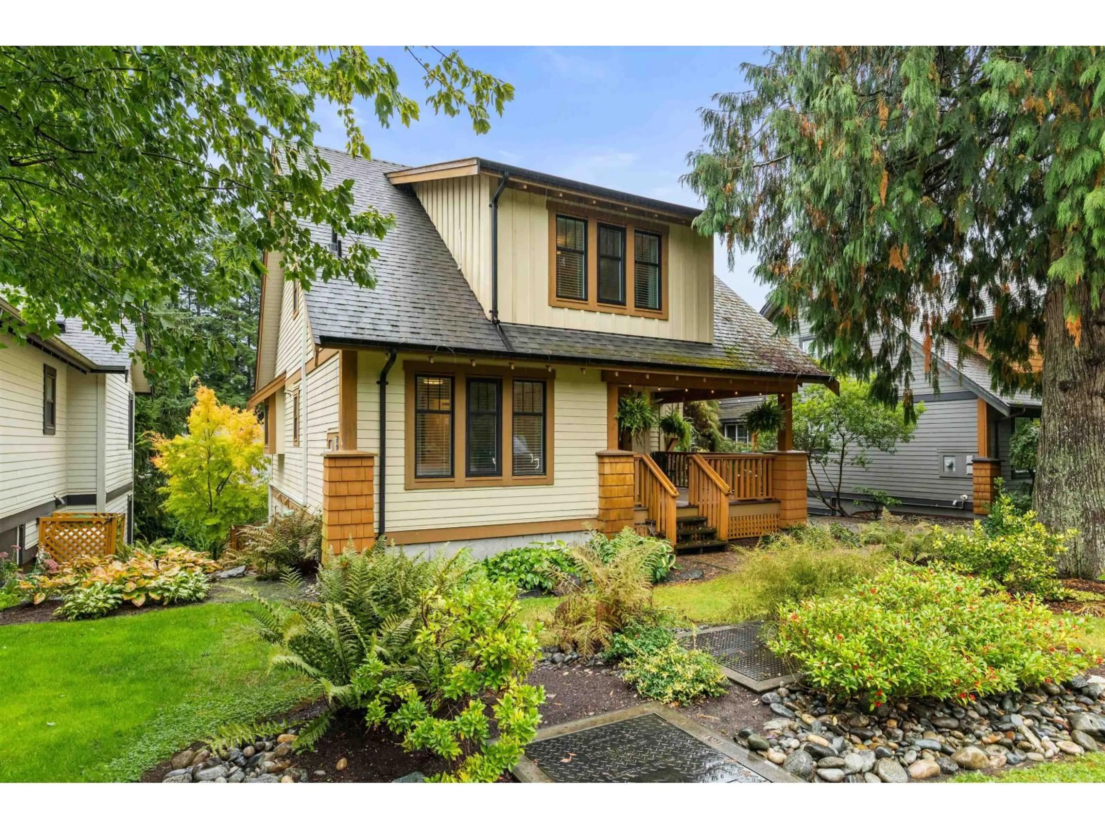 Home with vinyl exterior material, street for 1832 HUCKLEBERRY BEND, Cultus Lake British Columbia V2R0E1