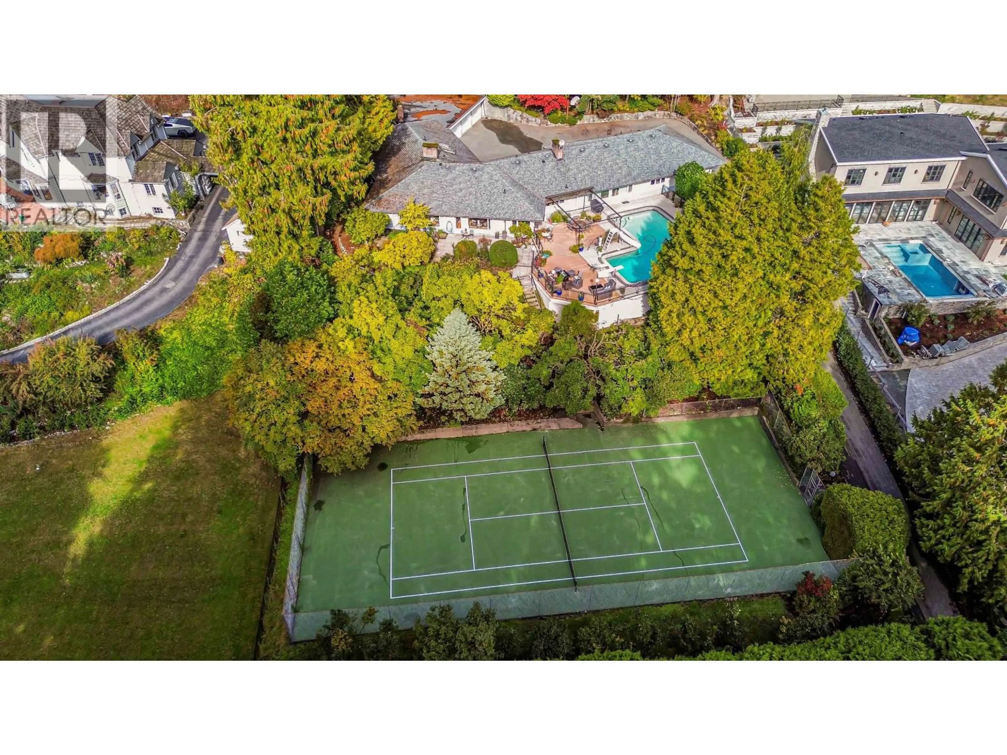 A pic from outside/outdoor area/front of a property/back of a property/a pic from drone, unknown for 230 ONSLOW PLACE, West Vancouver British Columbia V7S1K5