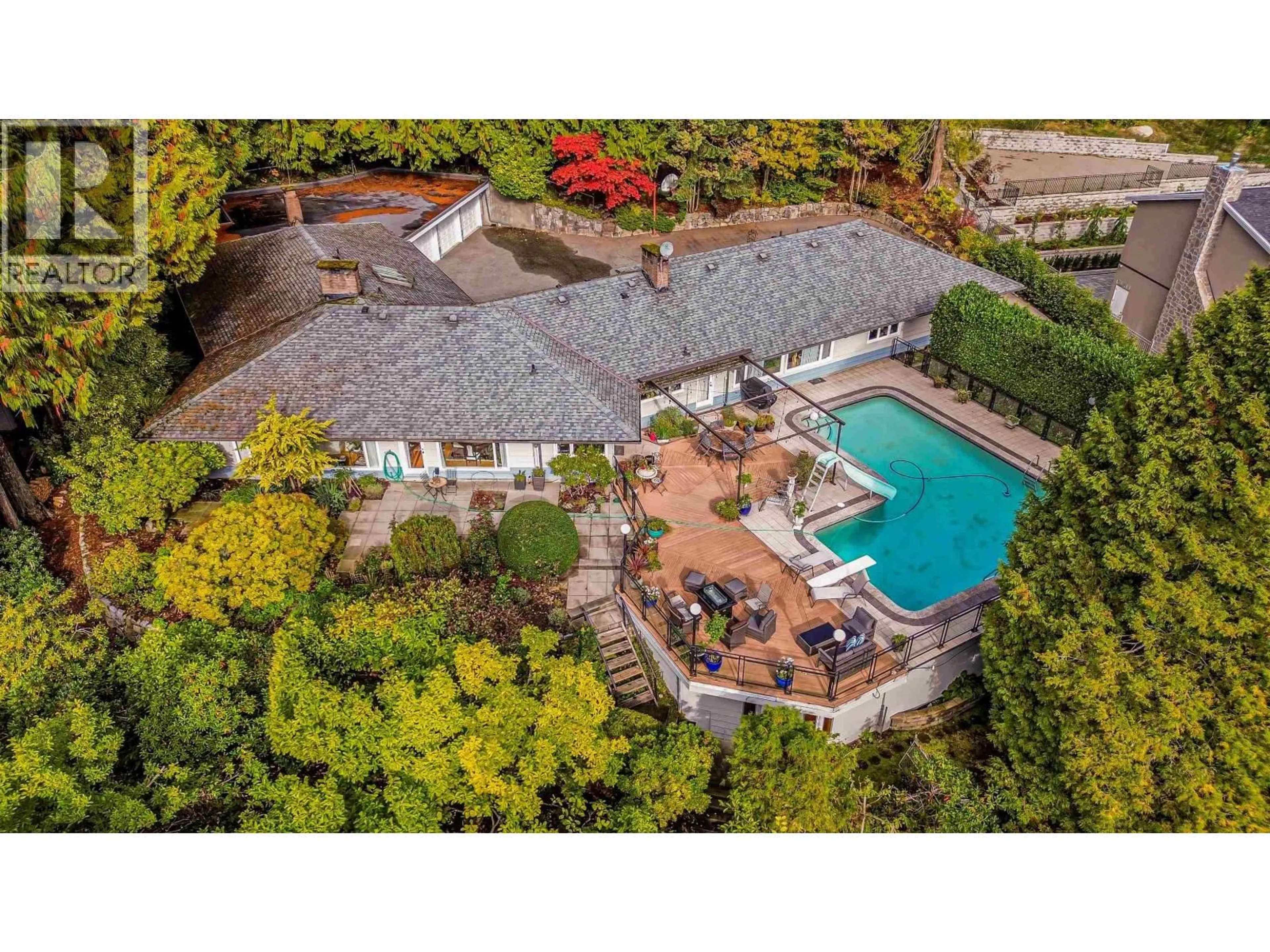 A pic from outside/outdoor area/front of a property/back of a property/a pic from drone, water/lake/river/ocean view for 230 ONSLOW PLACE, West Vancouver British Columbia V7S1K5