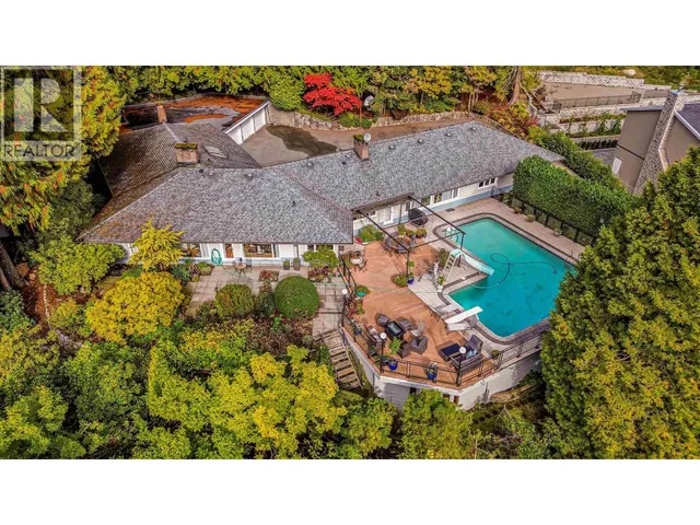 230 ONSLOW PLACE, West Vancouver 2