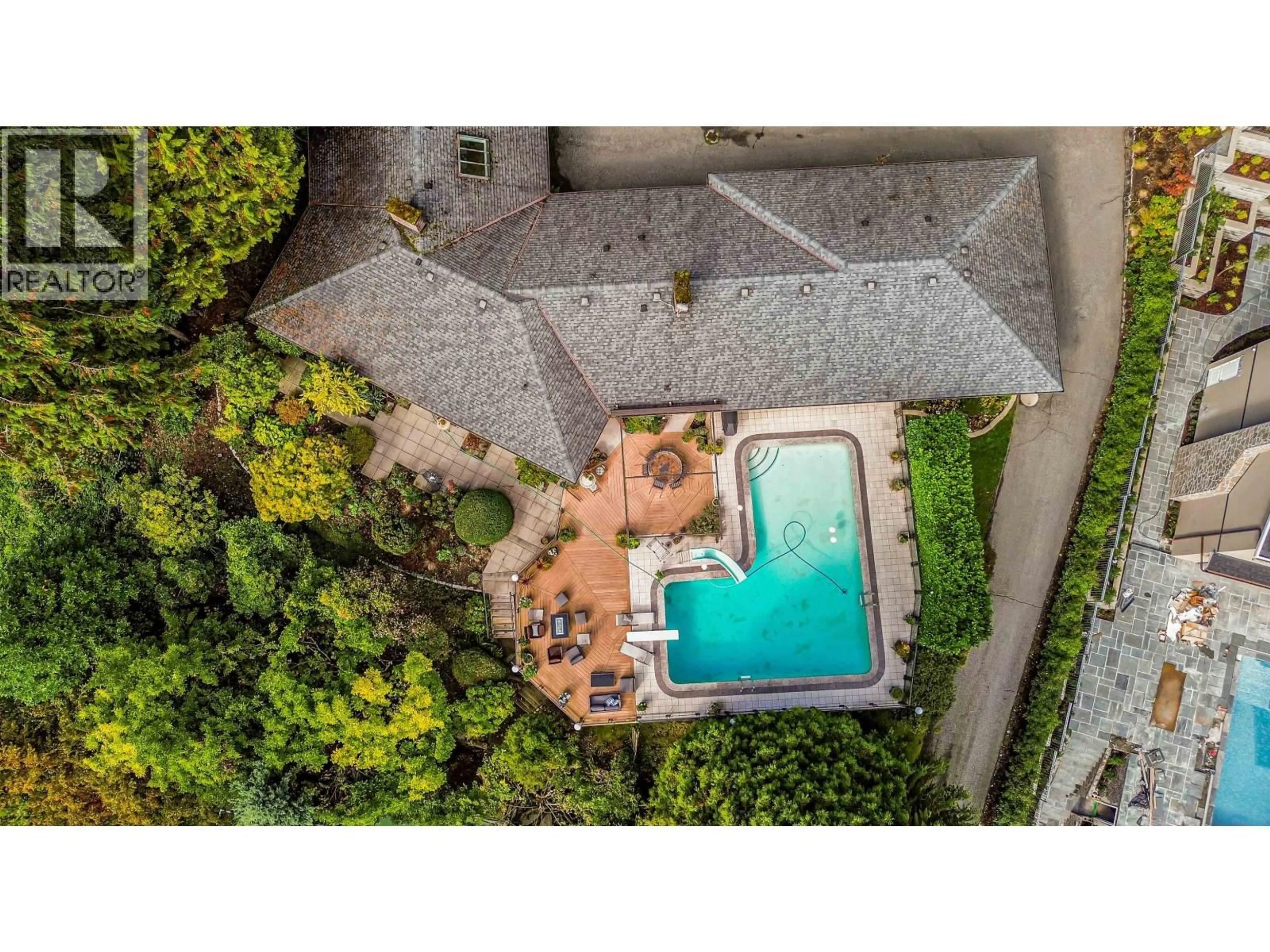 A pic from outside/outdoor area/front of a property/back of a property/a pic from drone, unknown for 230 ONSLOW PLACE, West Vancouver British Columbia V7S1K5