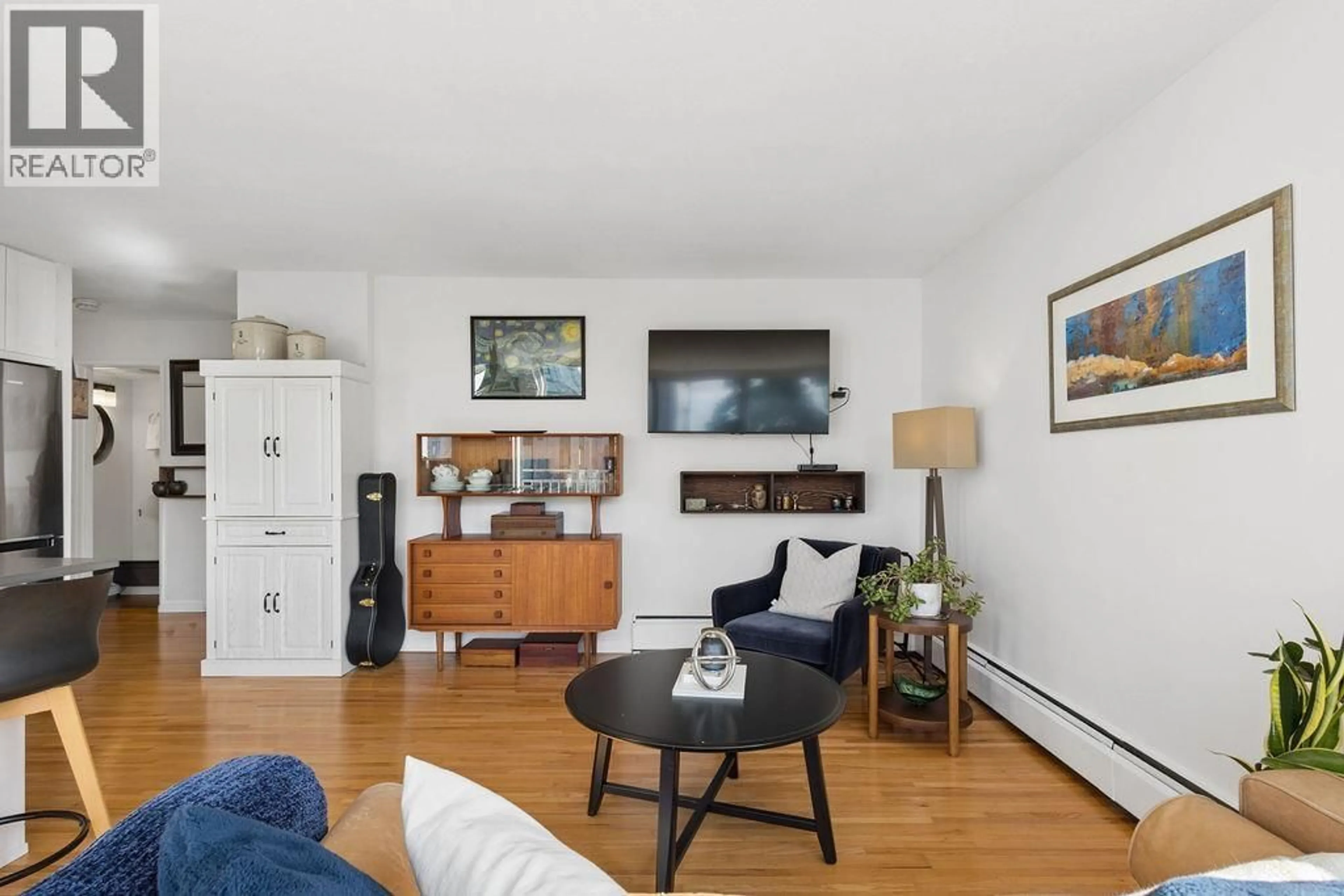Living room with furniture, unknown for 607 - 1250 BURNABY STREET, Vancouver British Columbia V6E1P6