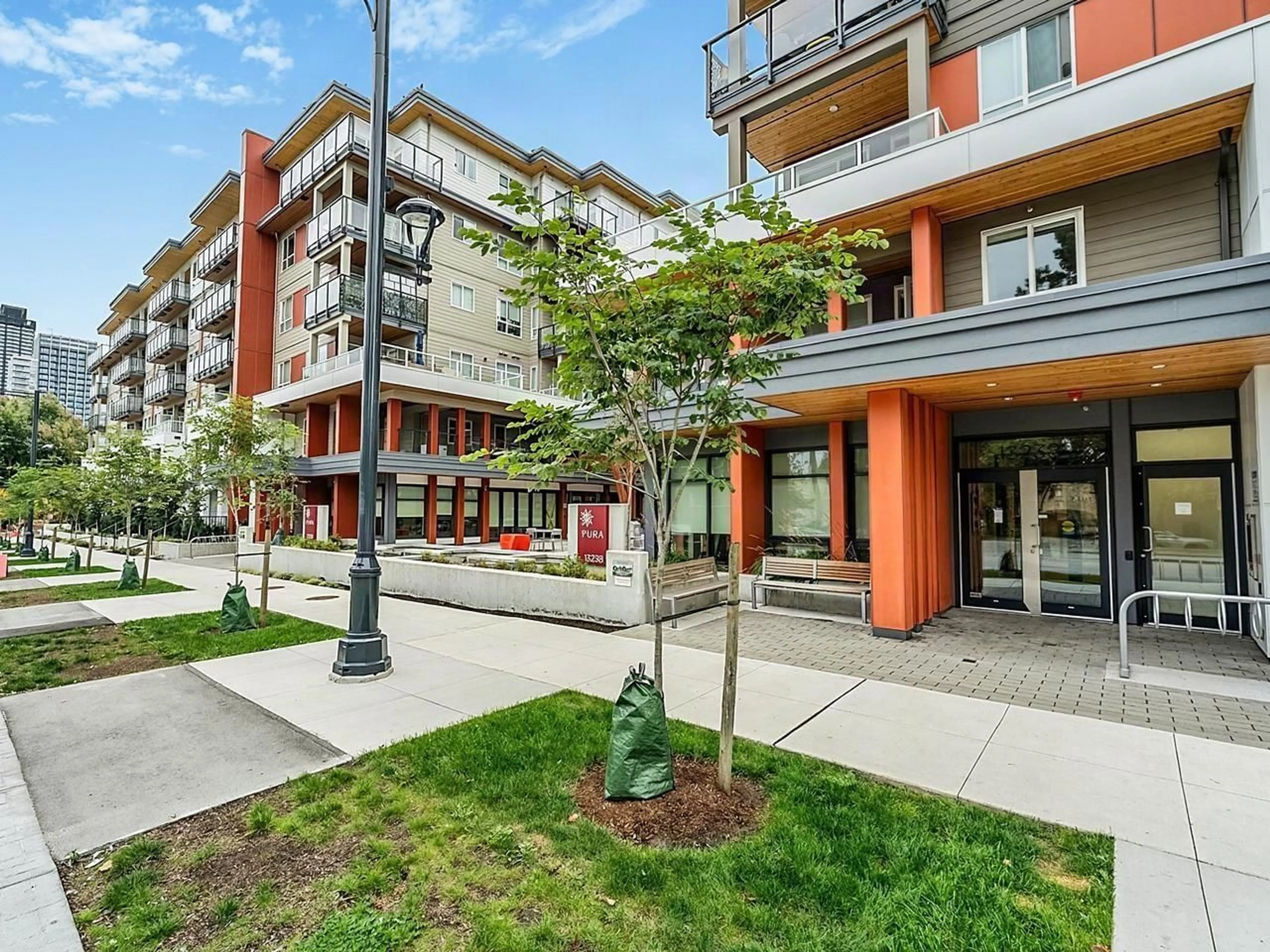 Patio, street for 421 - 13238 105 AVENUE, Surrey British Columbia V3T0W1