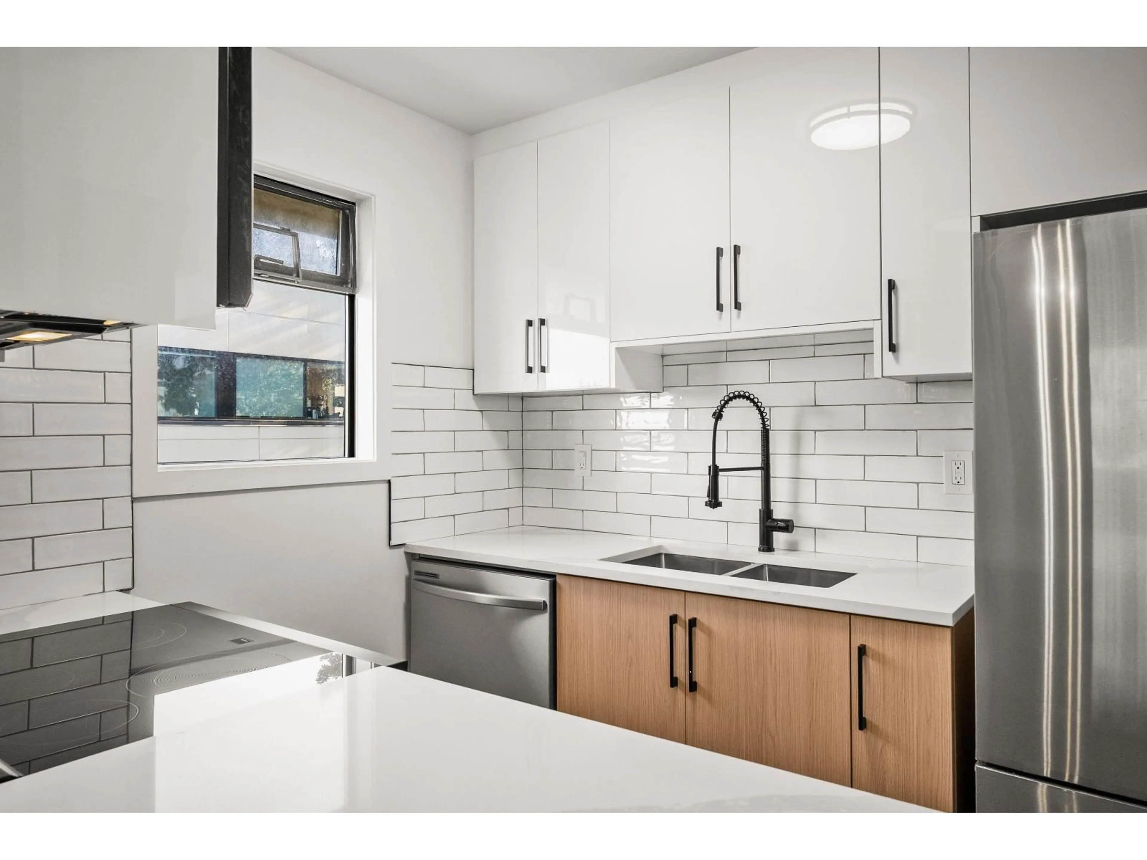 Standard kitchen, ceramic/tile floor for 306 - 1526 GEORGE STREET, White Rock British Columbia V4B4A5