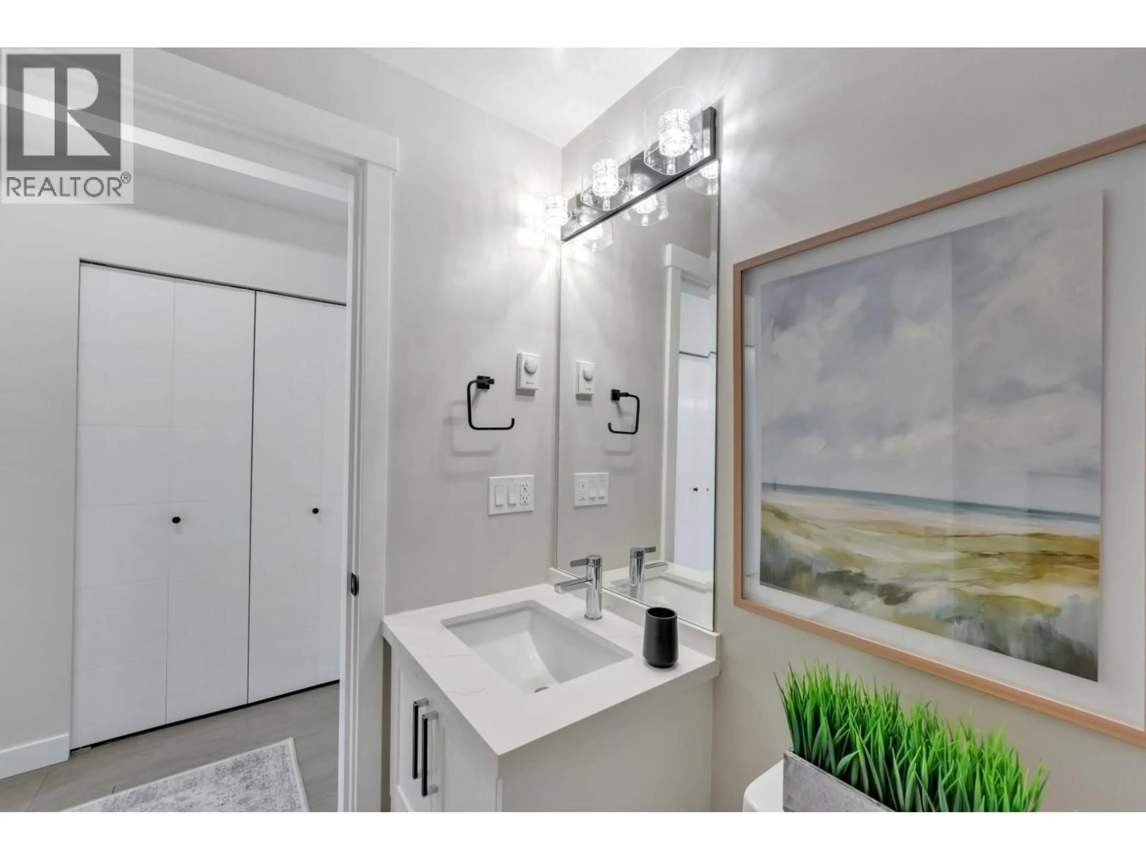 Standard bathroom, ceramic/tile floor for 421 - 12143 223 STREET, Maple Ridge British Columbia V2X4R1