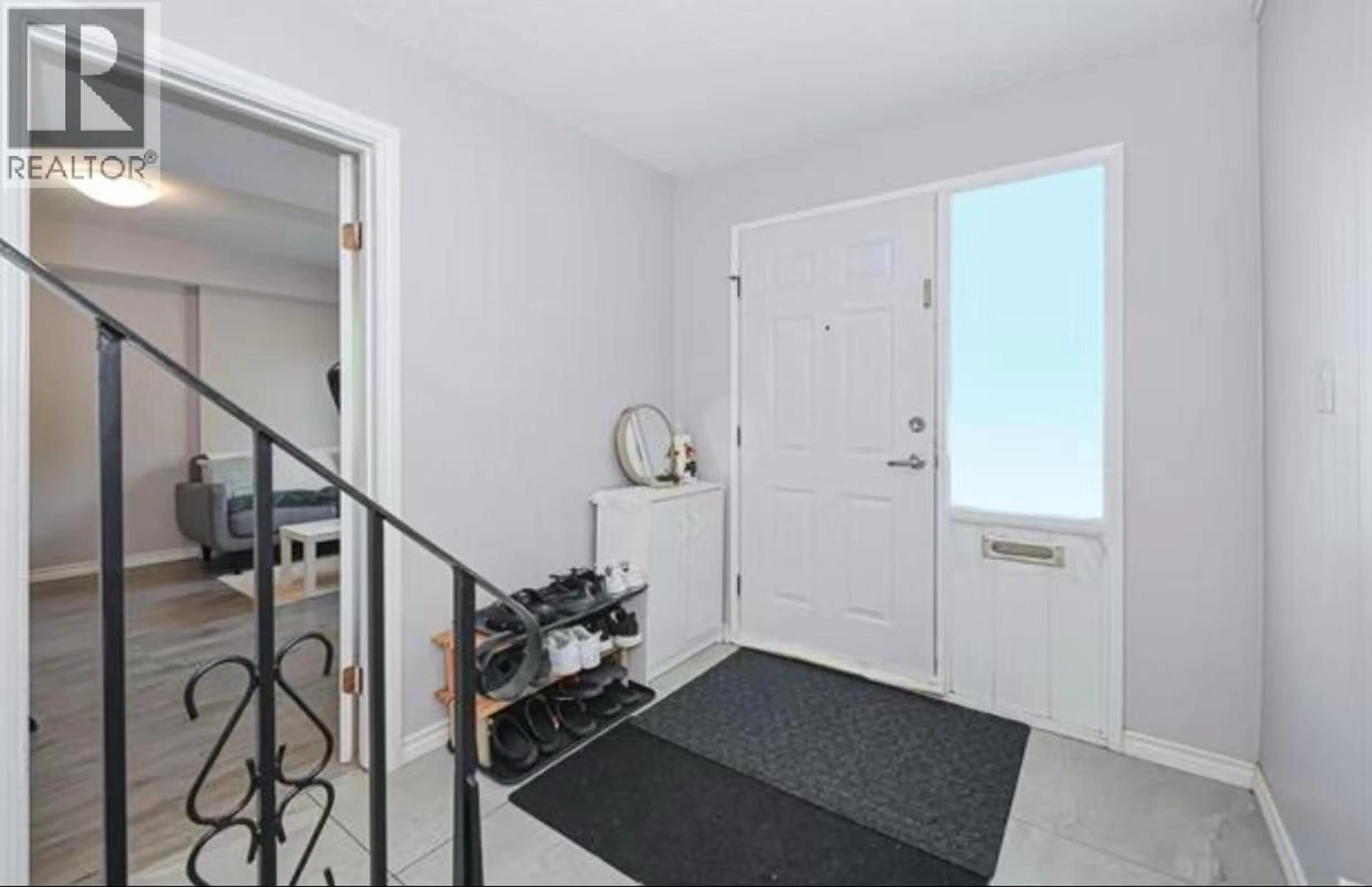 Indoor entryway for 1818 FRASER AVENUE, Port Coquitlam British Columbia V3B1N1