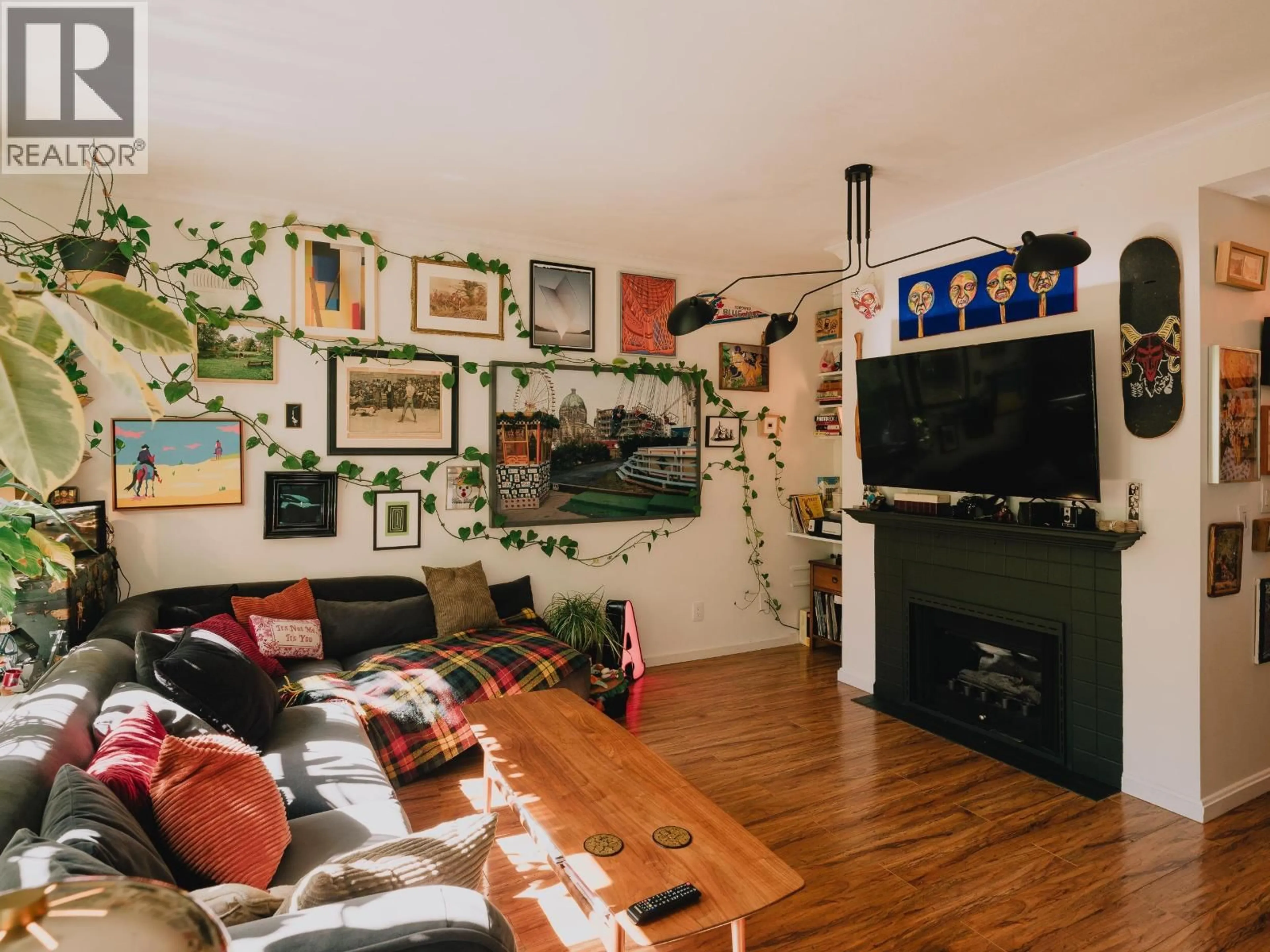 A pic of a room for 25 - 5988 HASTINGS STREET, Burnaby British Columbia V5B1R6
