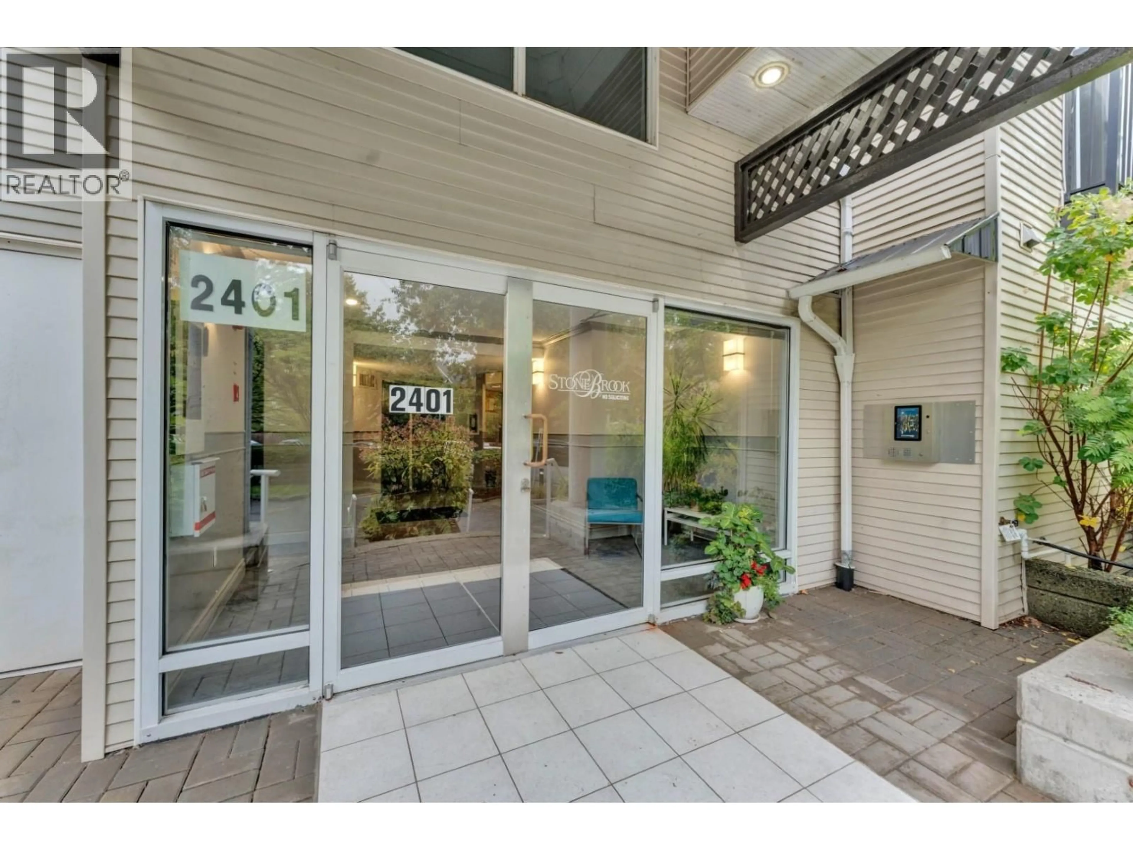 Indoor foyer for 203 - 2401 HAWTHORNE AVENUE, Port Coquitlam British Columbia V3C6E9