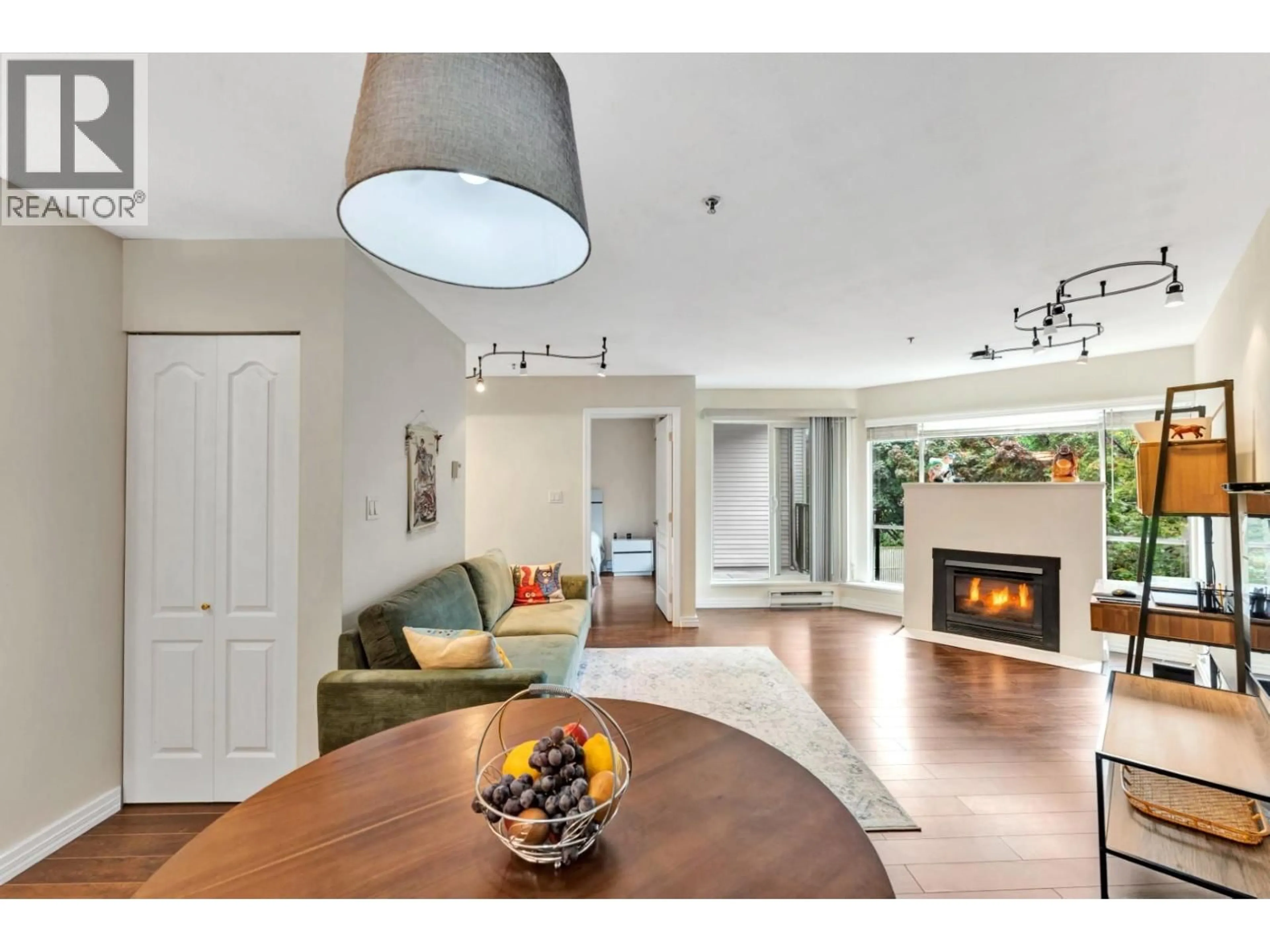 Living room with furniture, unknown for 203 - 2401 HAWTHORNE AVENUE, Port Coquitlam British Columbia V3C6E9