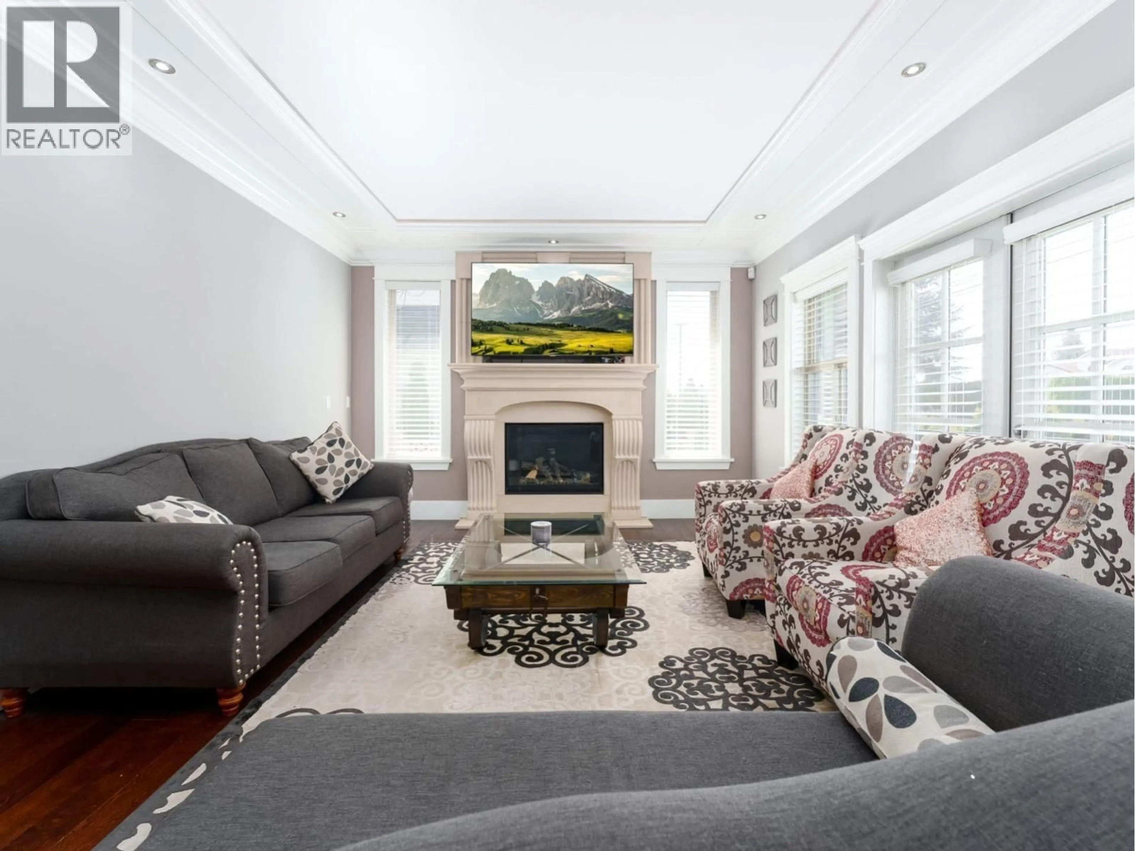 Living room with furniture, unknown for 8588 ARMSTRONG AVENUE, Burnaby British Columbia V3N2H5