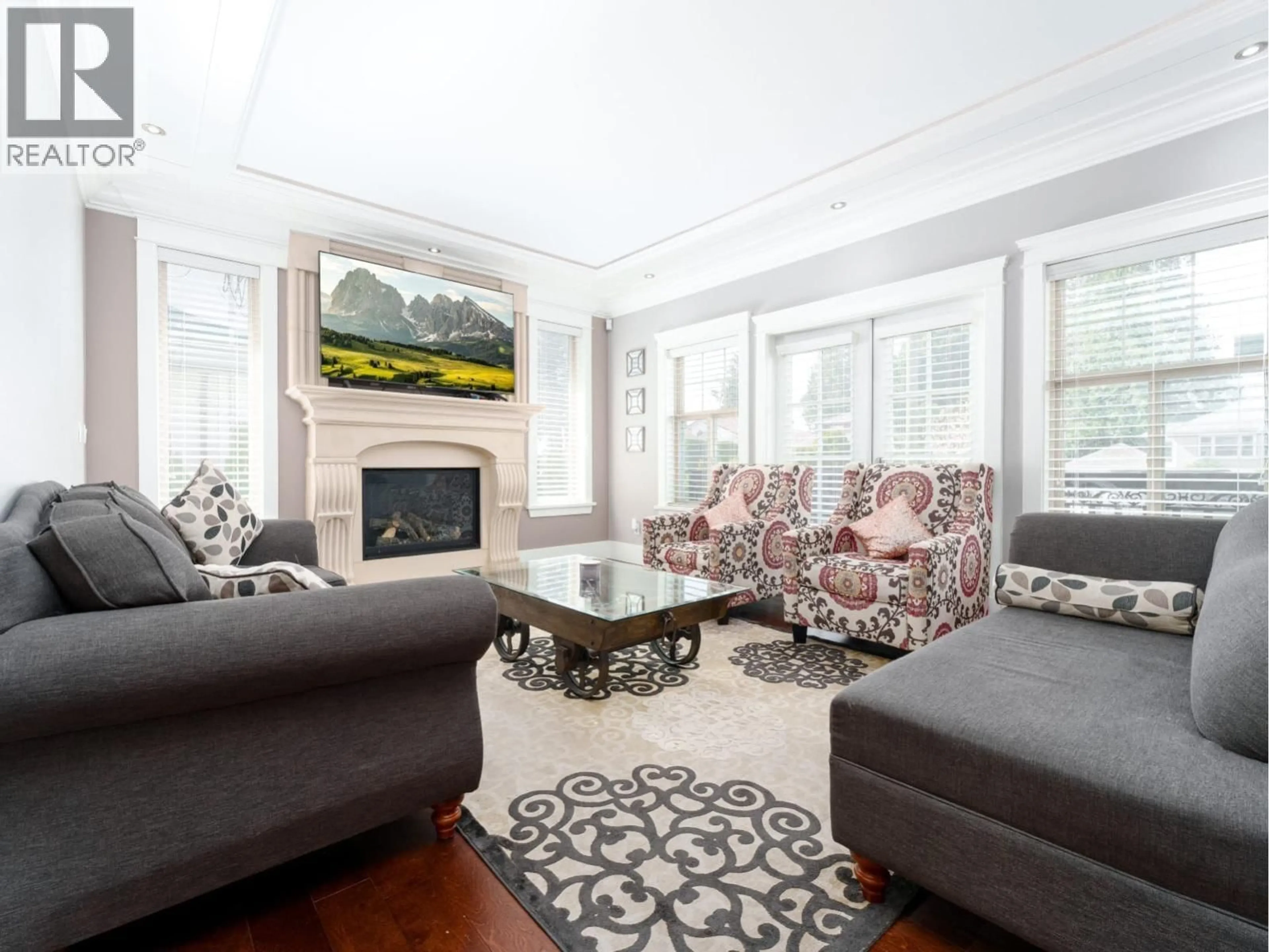 Living room with furniture, unknown for 8588 ARMSTRONG AVENUE, Burnaby British Columbia V3N2H5