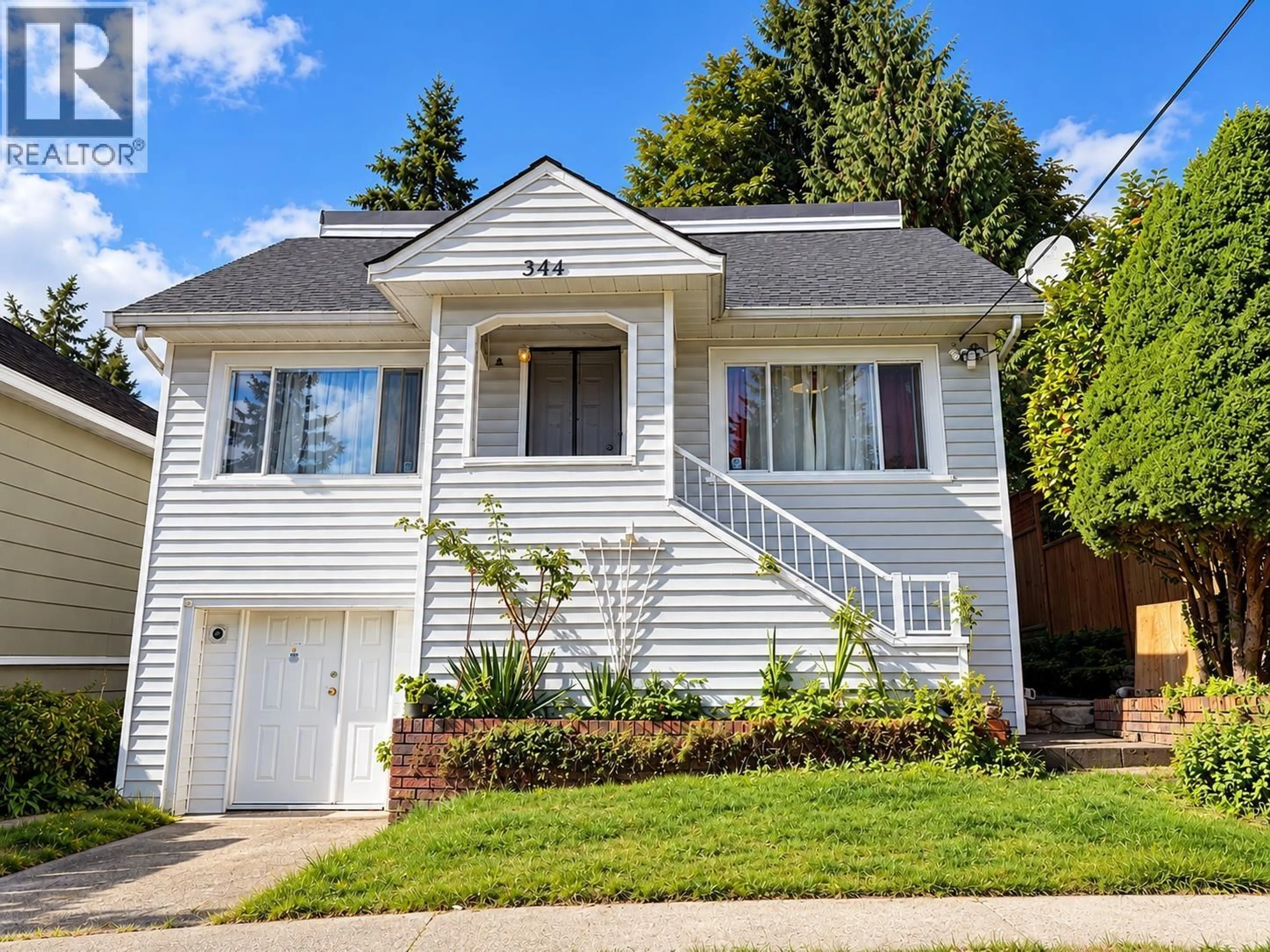 Home with vinyl exterior material, street for 341 BUCHANAN AVENUE, New Westminster British Columbia V3L3Z3