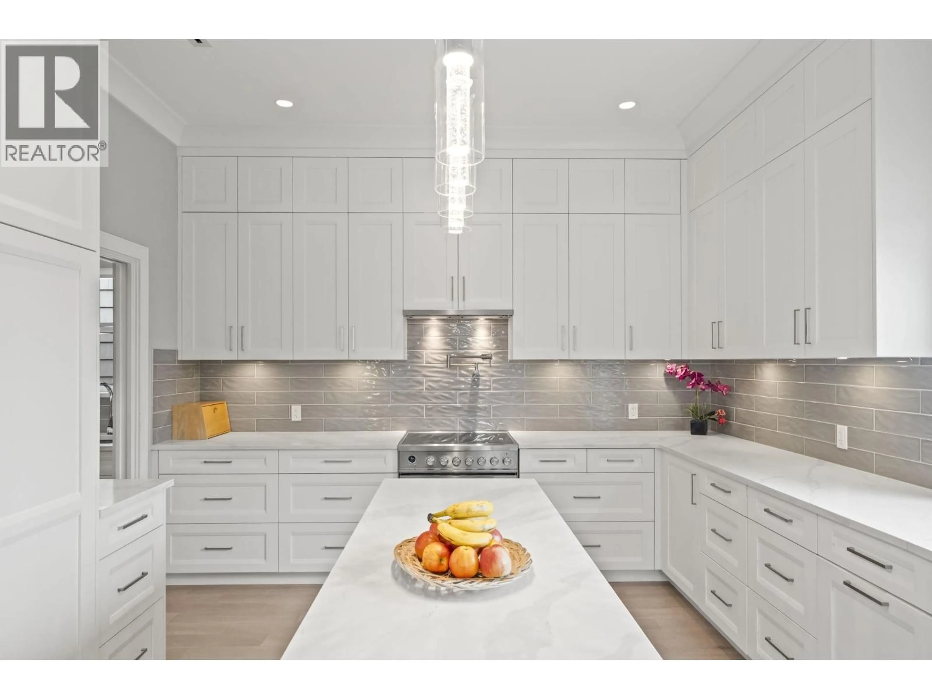 Contemporary kitchen, unknown for 1604 HAMILTON STREET, New Westminster British Columbia V3M2N8