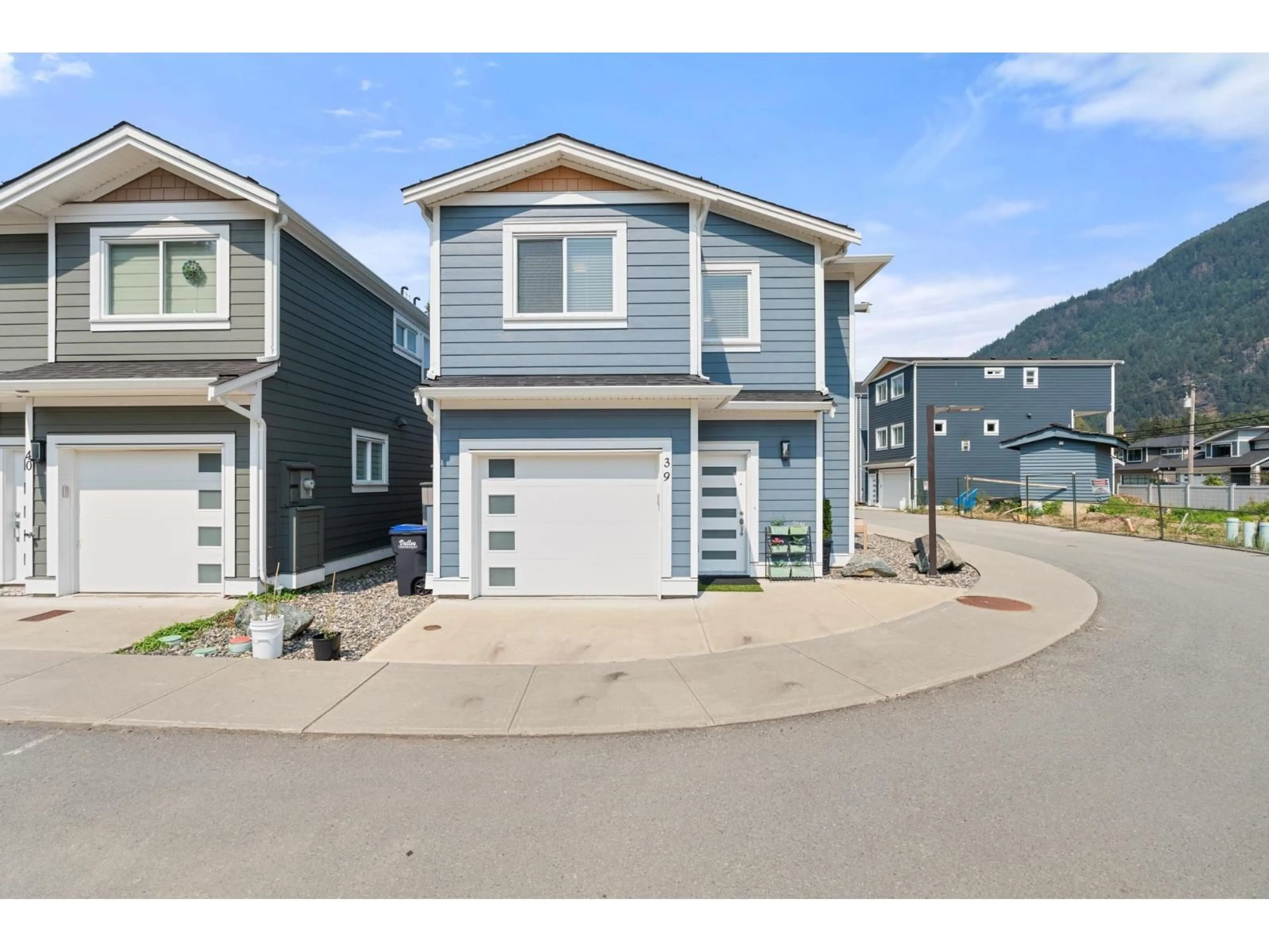 Home with vinyl exterior material, street for 39 - 750 HOT SPRINGS ROAD, Harrison Hot Springs British Columbia V0M1K0