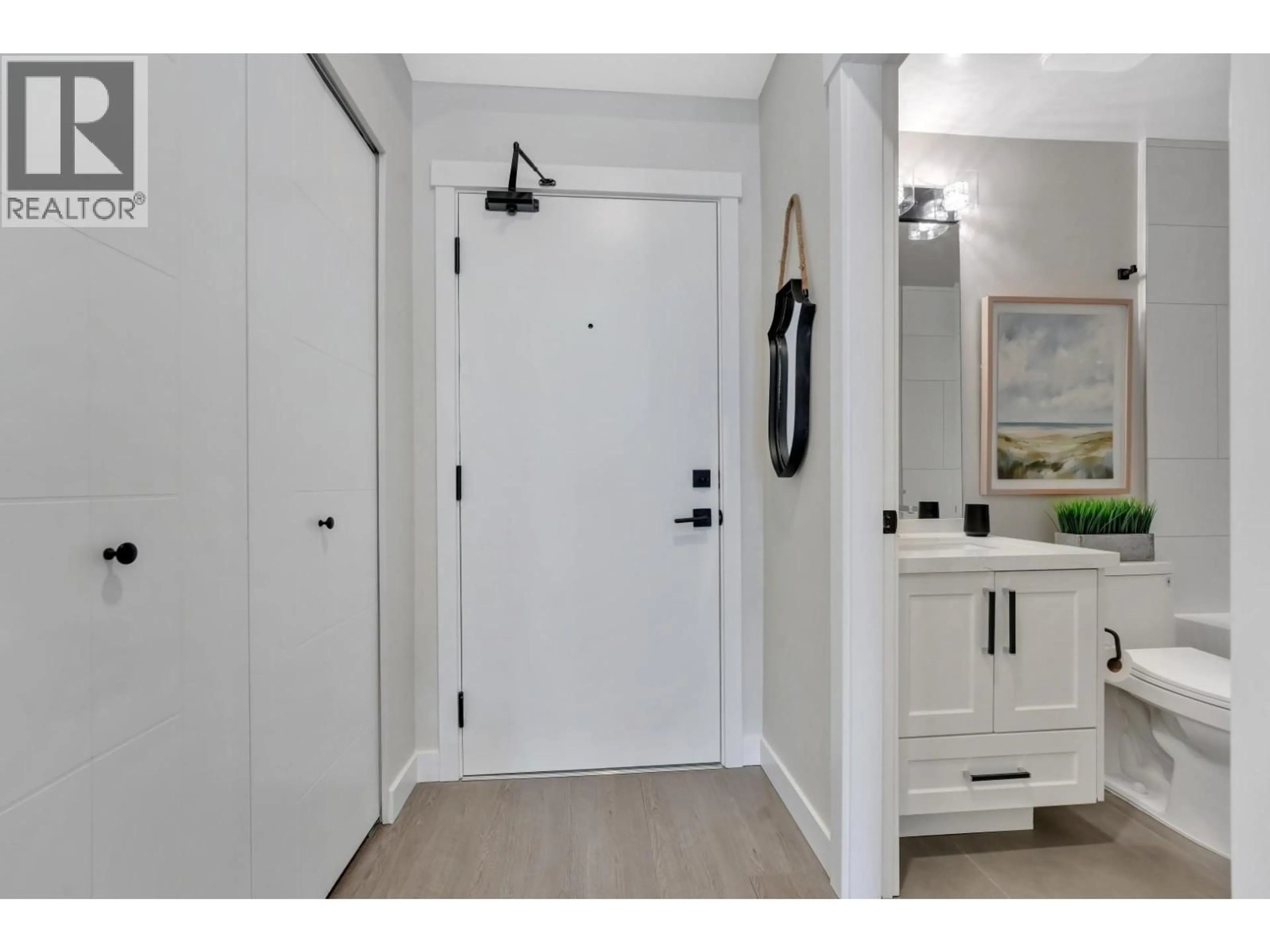 Indoor entryway for 412 - 12143 223 STREET, Maple Ridge British Columbia V2X4R1