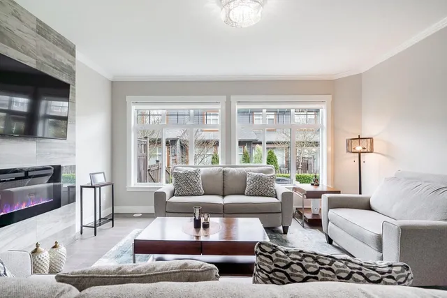 2 - 17033 FRASER HIGHWAY, Surrey 3