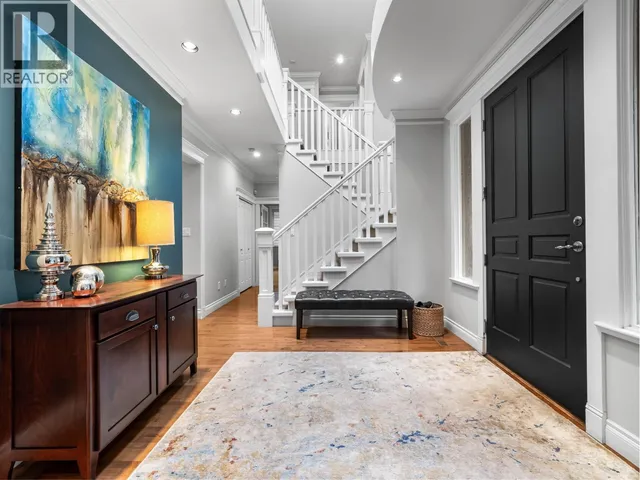 4047 WOODBURY AVENUE, North Vancouver 2