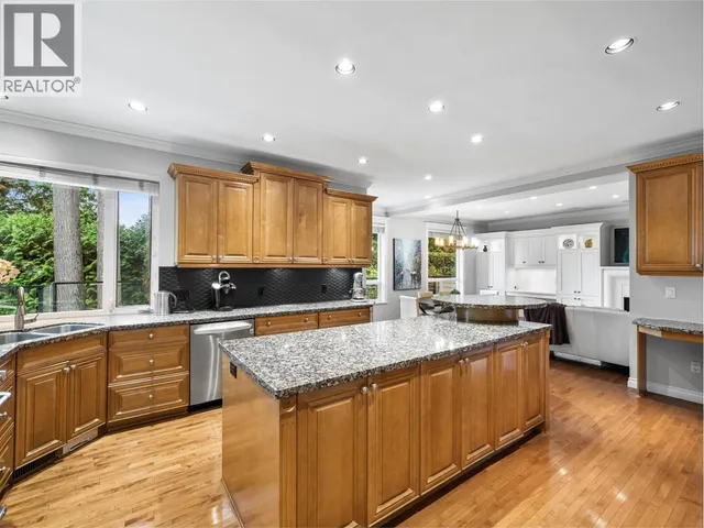 4047 WOODBURY AVENUE, North Vancouver 5