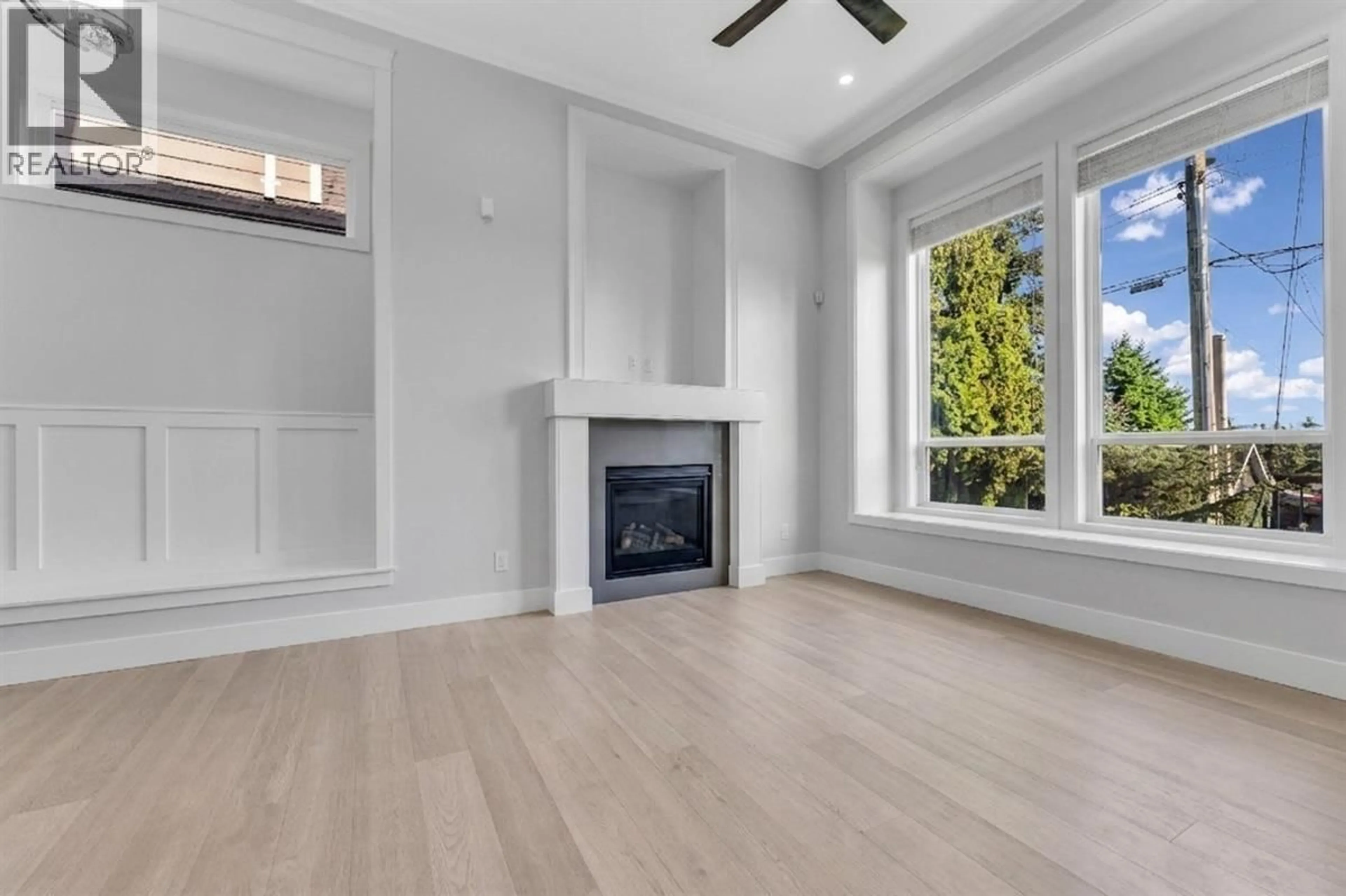 A pic of a room for 907 HARRIS AVENUE, Coquitlam British Columbia V3K1S2