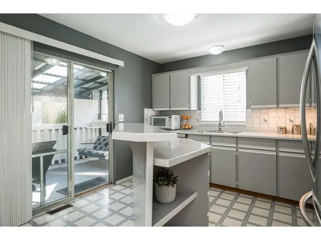 13526 64A AVENUE, Surrey 4