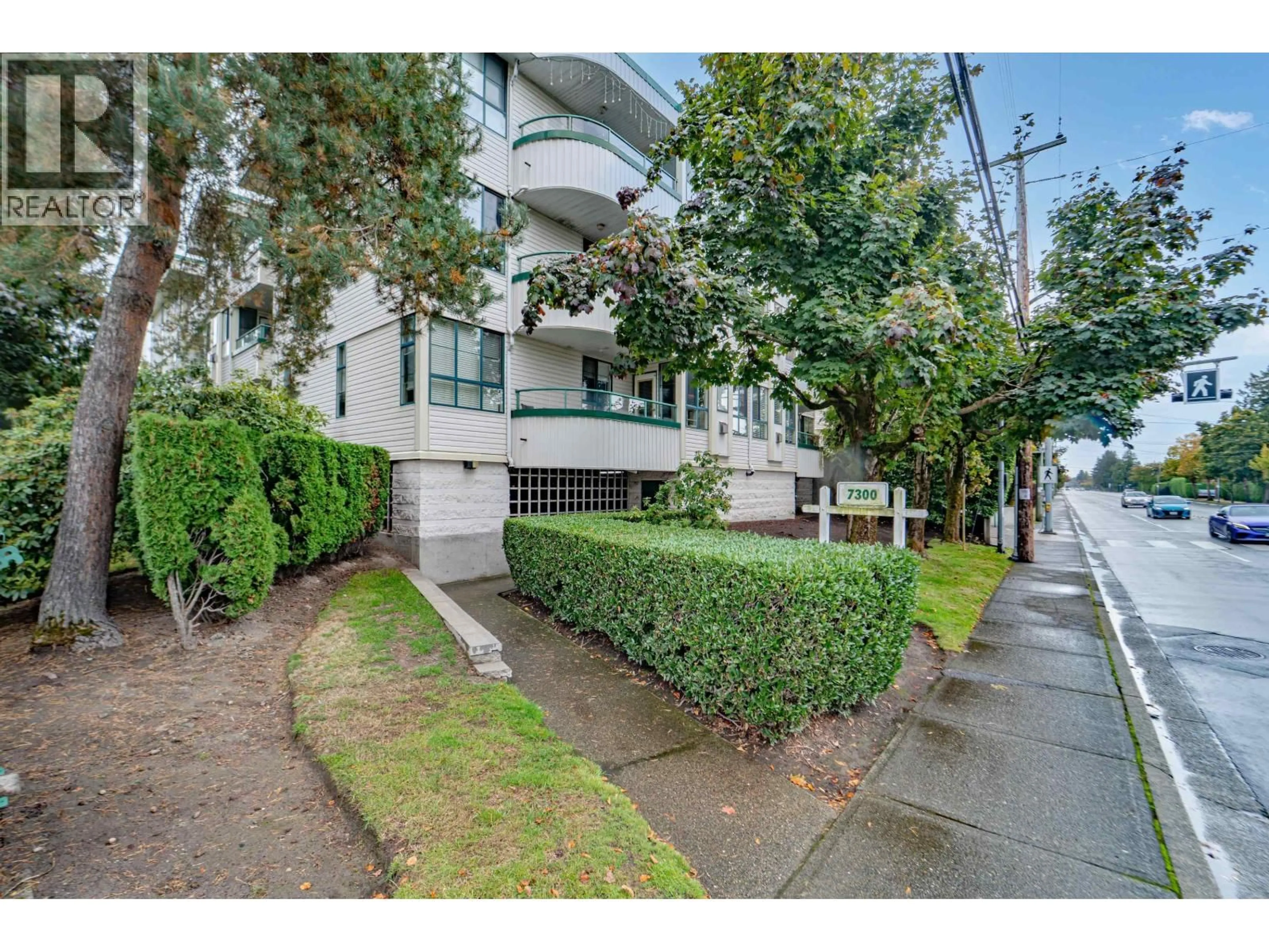 Indoor foyer for 205 - 7300 GILBERT ROAD, Richmond British Columbia V7C3W2