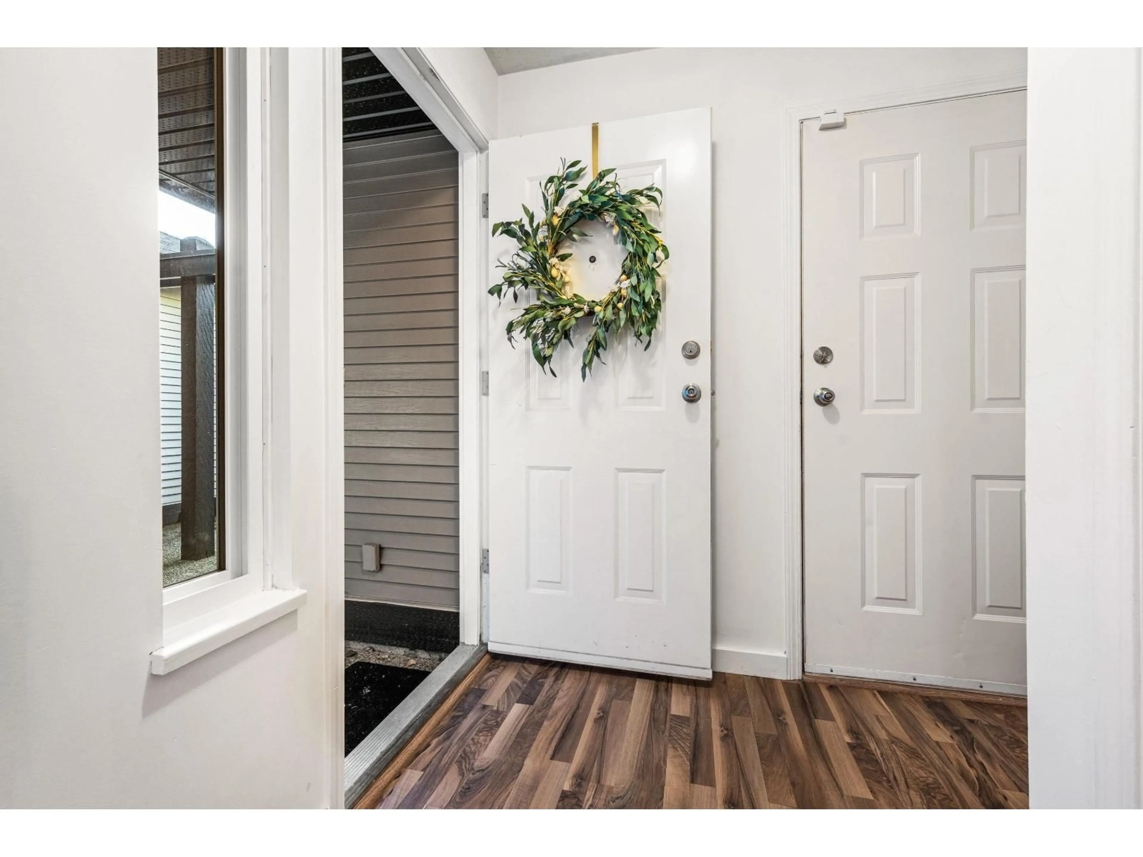 Indoor entryway for 94 - 36060 OLD YALE ROAD, Abbotsford British Columbia V3G2E9