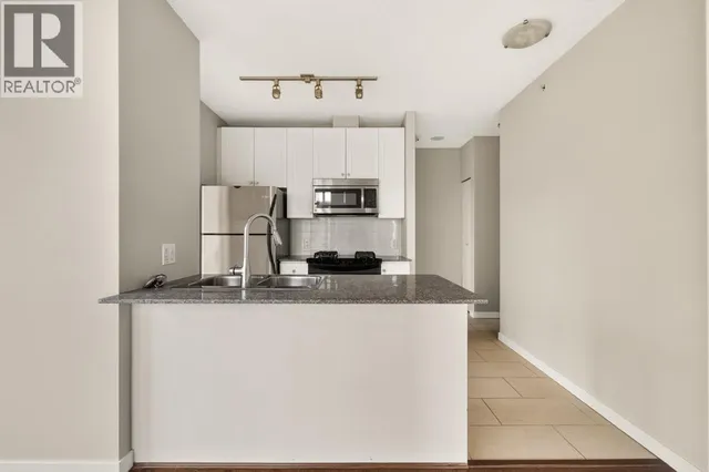 1201 - 480 ROBSON STREET, Vancouver 4