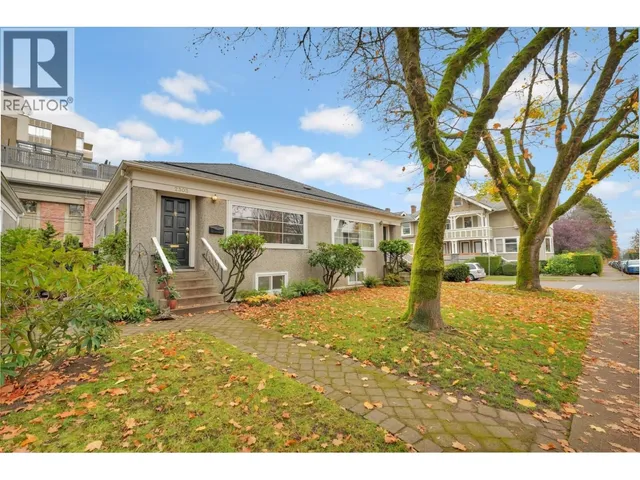 2303 3RD AVENUE, Vancouver 5