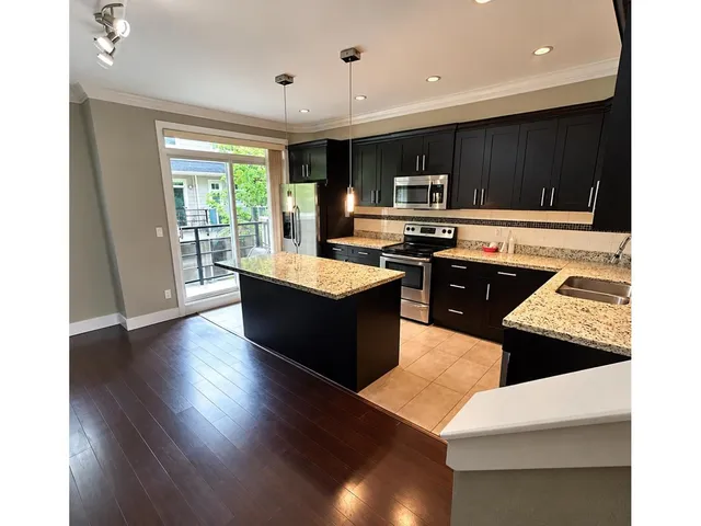 31 - 6383 140 STREET, Surrey 3
