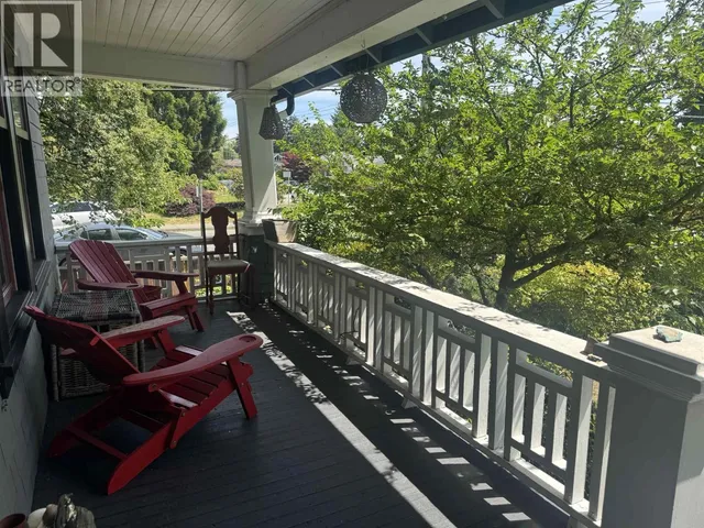364 14TH STREET, North Vancouver 3