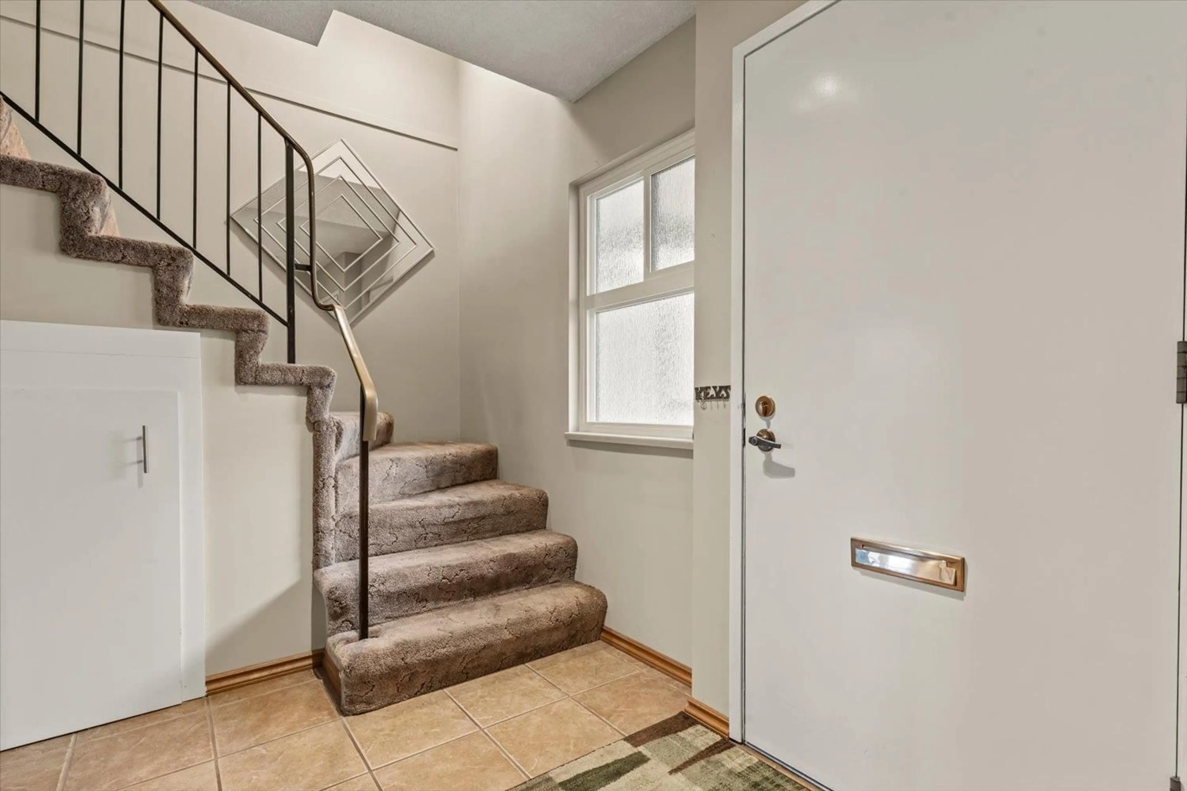 Unknown for 1 - 46085 GORE AVENUE, Chilliwack British Columbia V2P1Z5