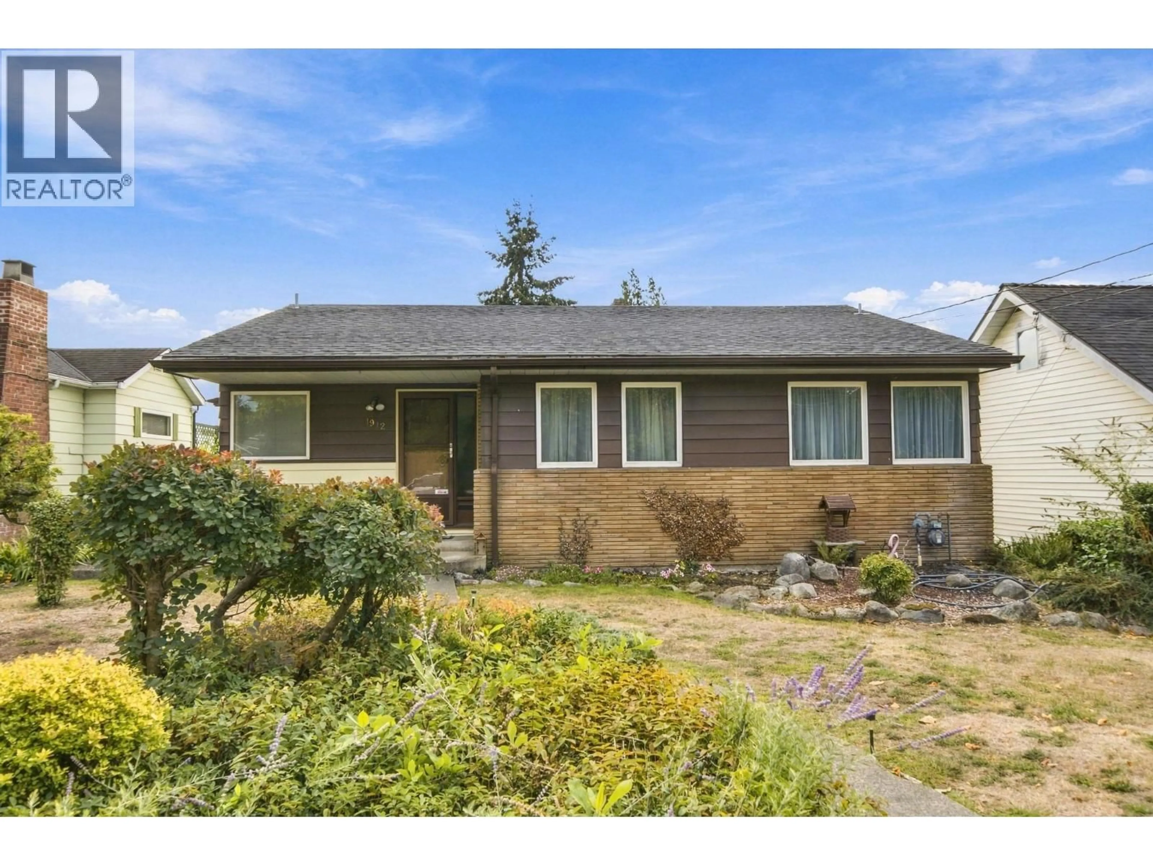 Home with vinyl exterior material, street for 1912 LONDON STREET, New Westminster British Columbia V3M3E5