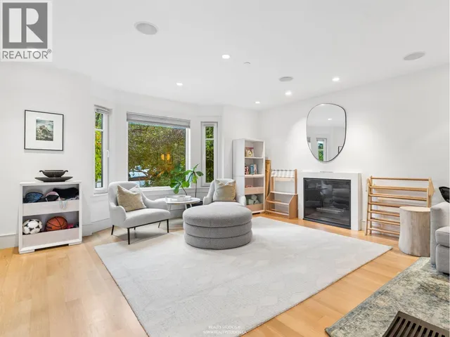 917 20TH AVENUE, Vancouver 4